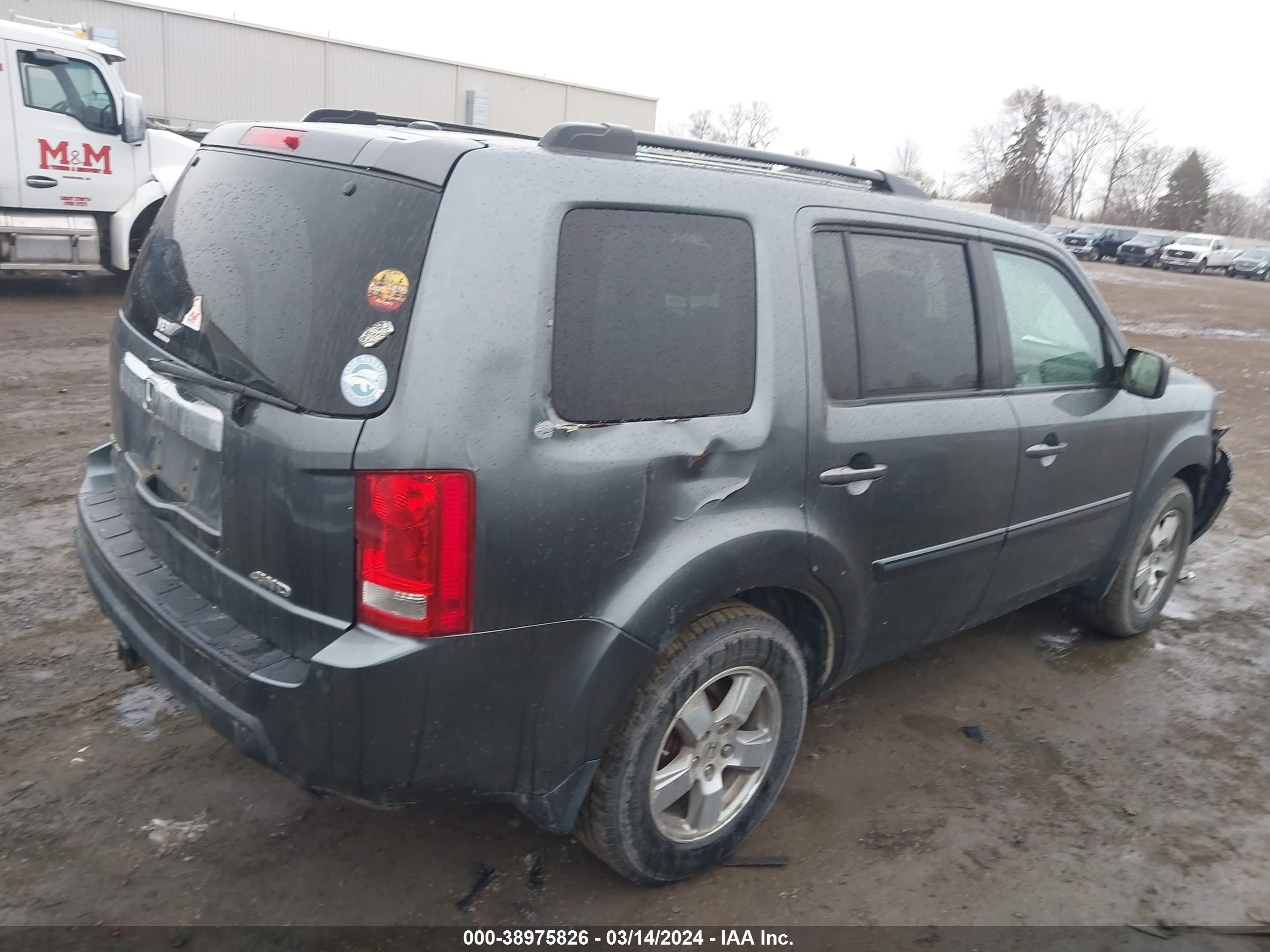 Photo 3 VIN: 5FNYF4H60BB100881 - HONDA PILOT 