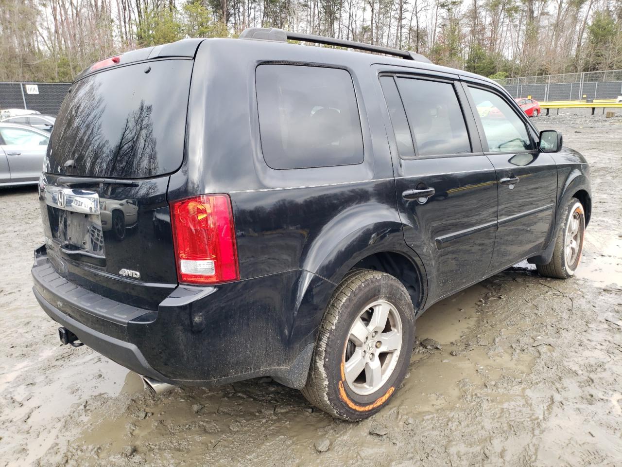 Photo 2 VIN: 5FNYF4H63BB017218 - HONDA PILOT 