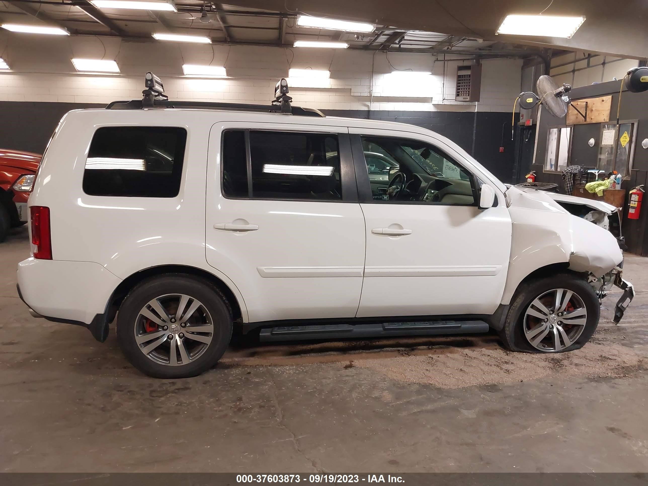 Photo 12 VIN: 5FNYF4H65AB024167 - HONDA PILOT 