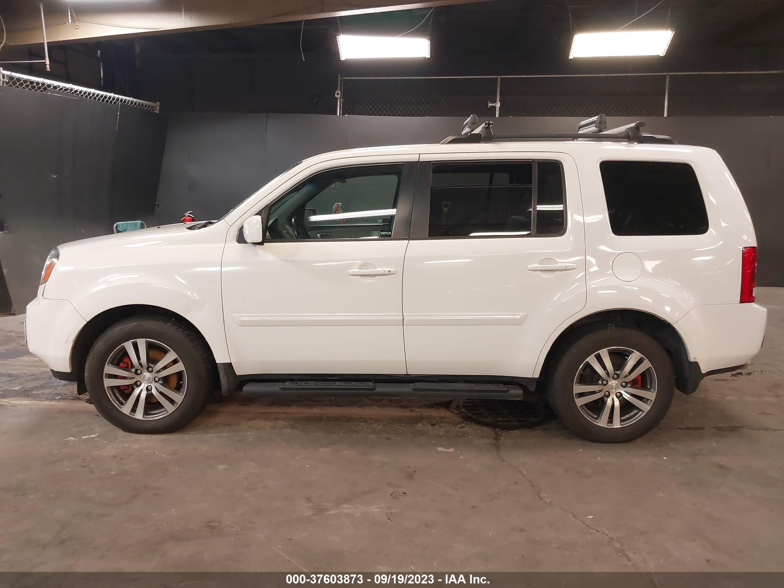 Photo 13 VIN: 5FNYF4H65AB024167 - HONDA PILOT 