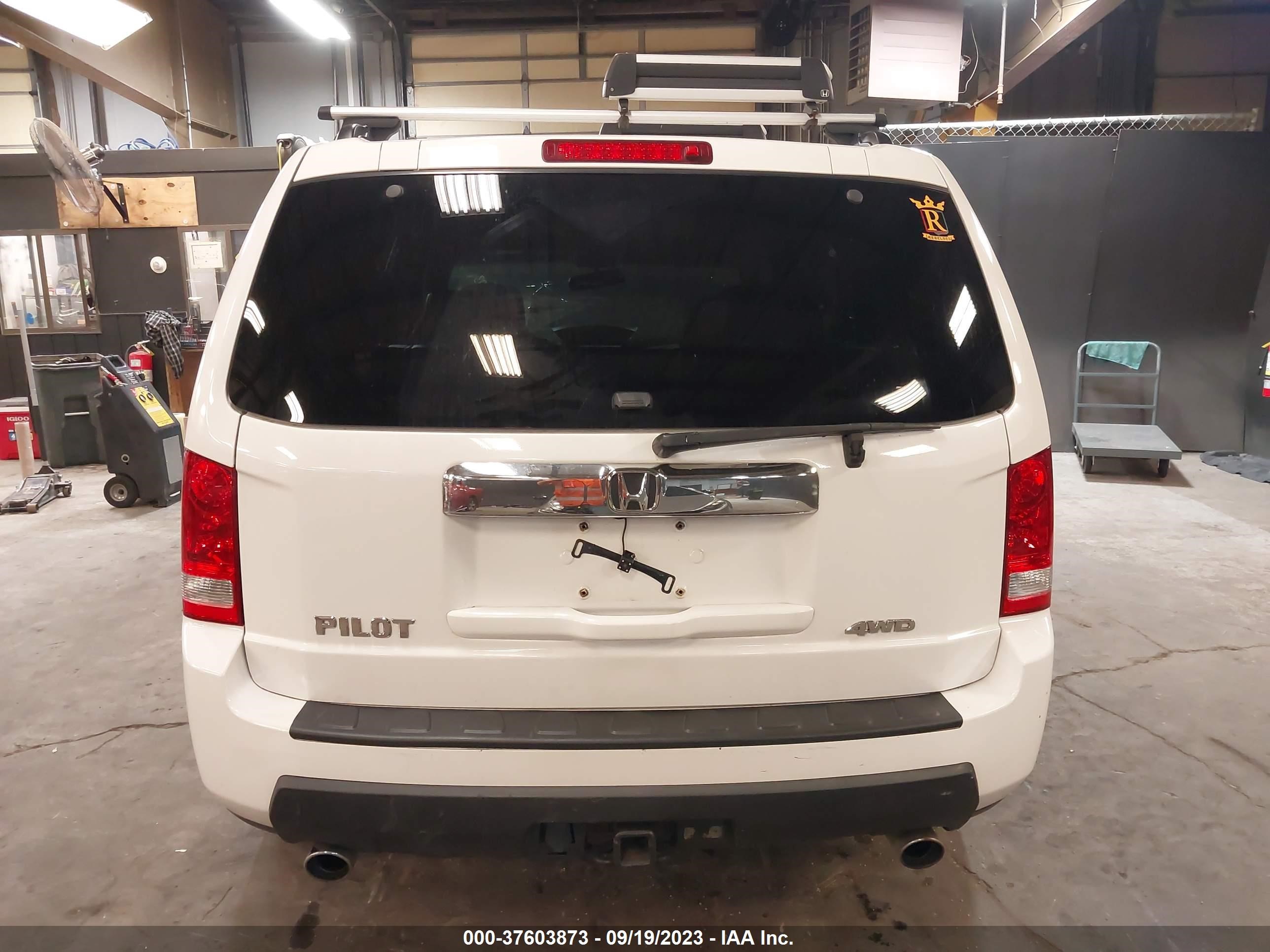 Photo 15 VIN: 5FNYF4H65AB024167 - HONDA PILOT 