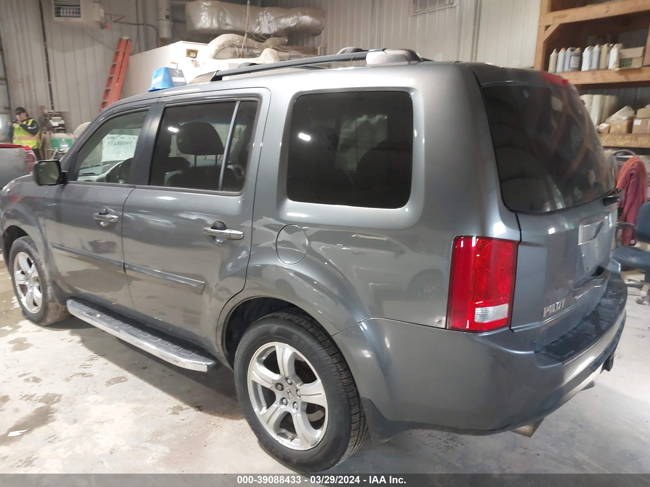 Photo 2 VIN: 5FNYF4H65CB027086 - HONDA PILOT 