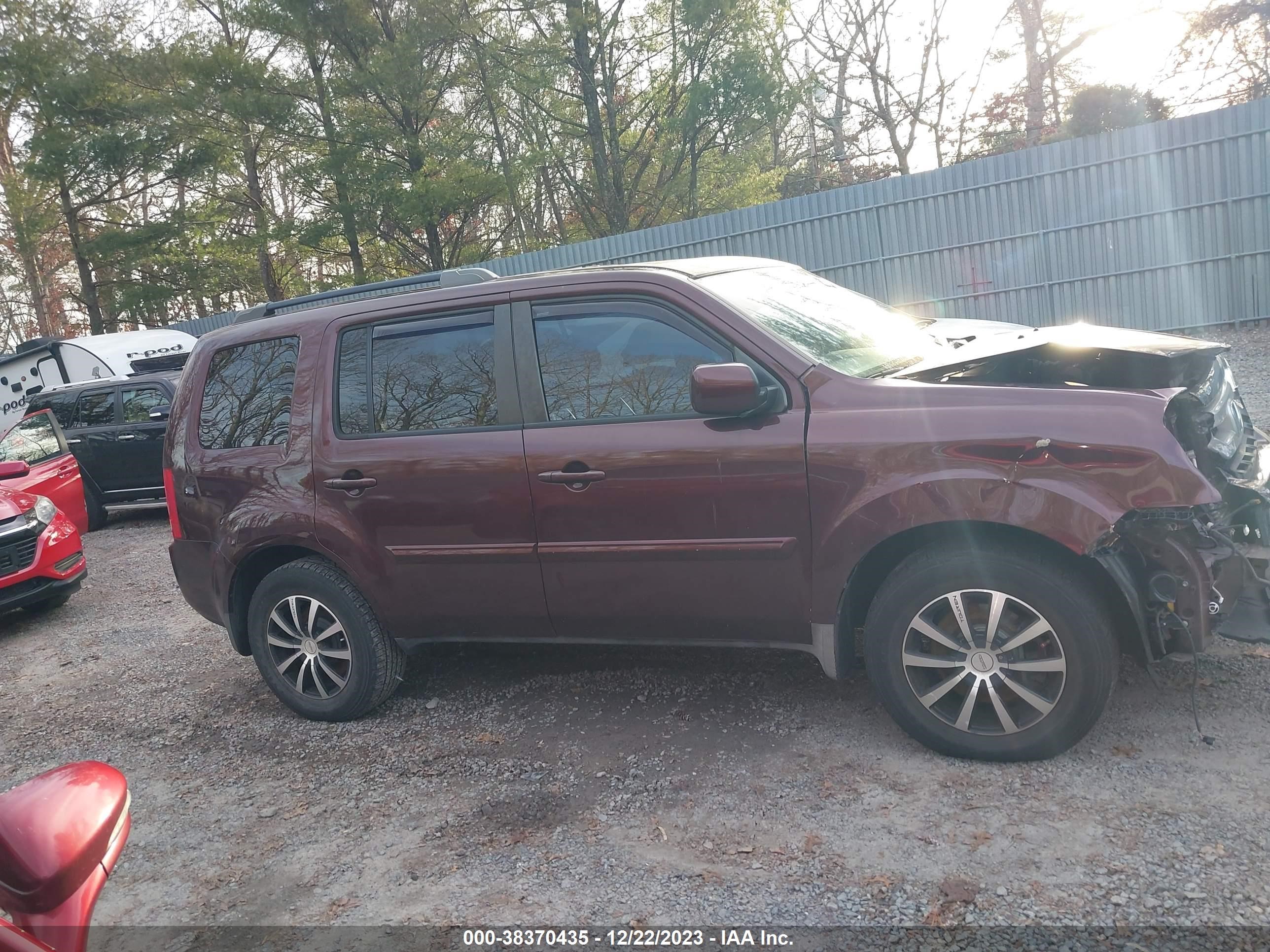 Photo 12 VIN: 5FNYF4H67AB021383 - HONDA PILOT 