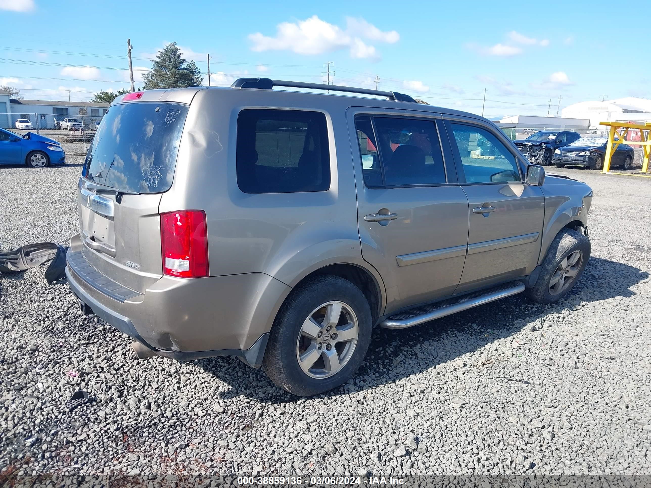 Photo 3 VIN: 5FNYF4H67BB022003 - HONDA PILOT 