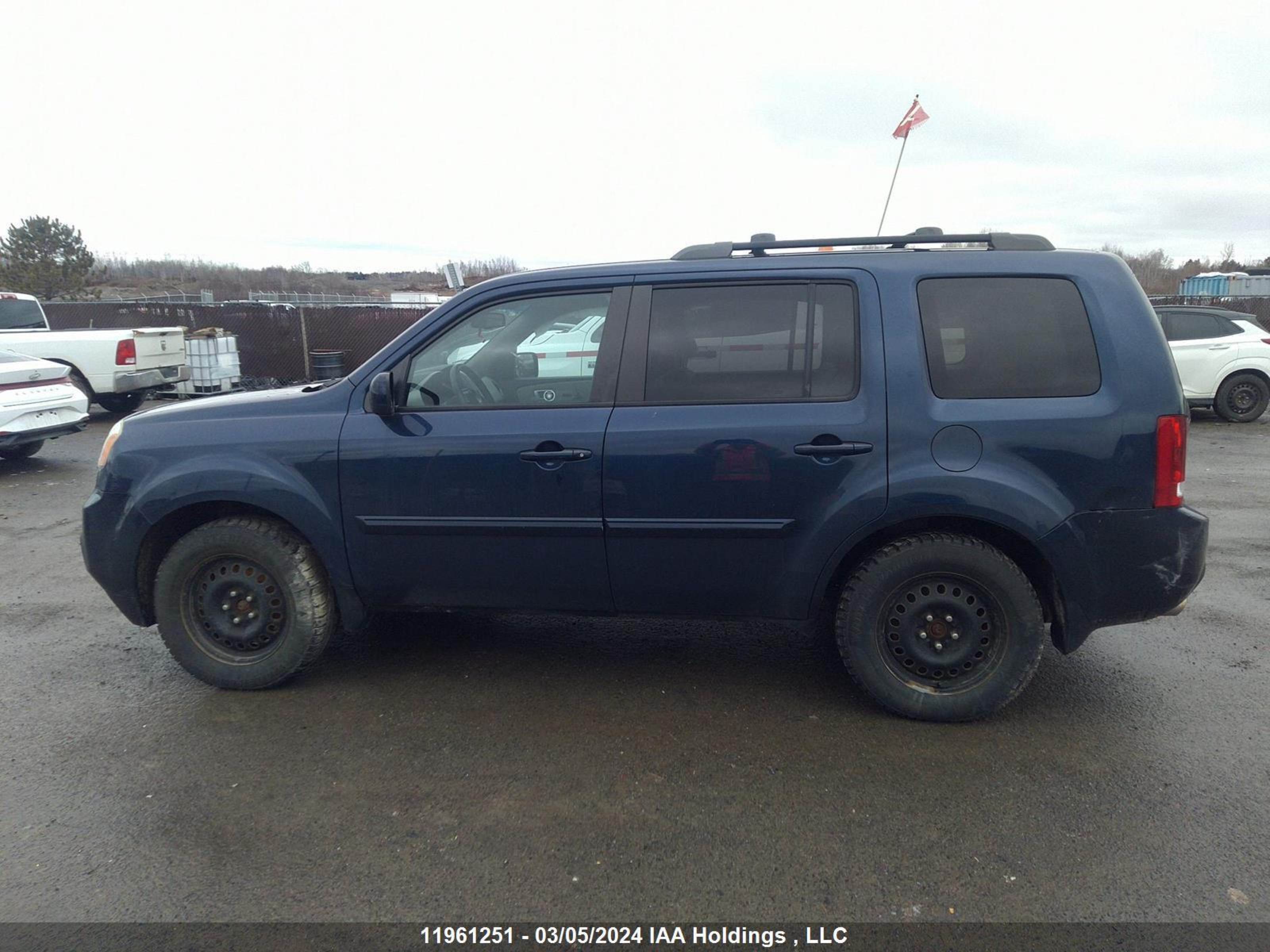 Photo 13 VIN: 5FNYF4H67FB505478 - HONDA PILOT 