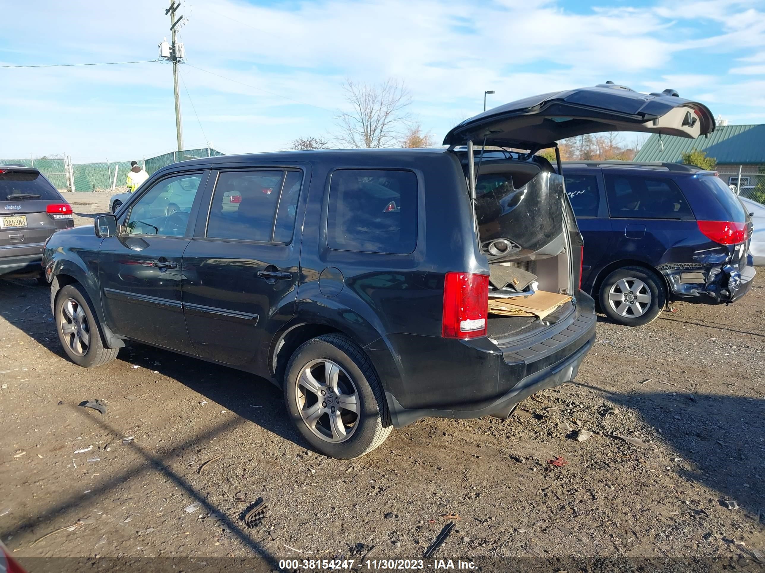 Photo 2 VIN: 5FNYF4H72DB061464 - HONDA PILOT 