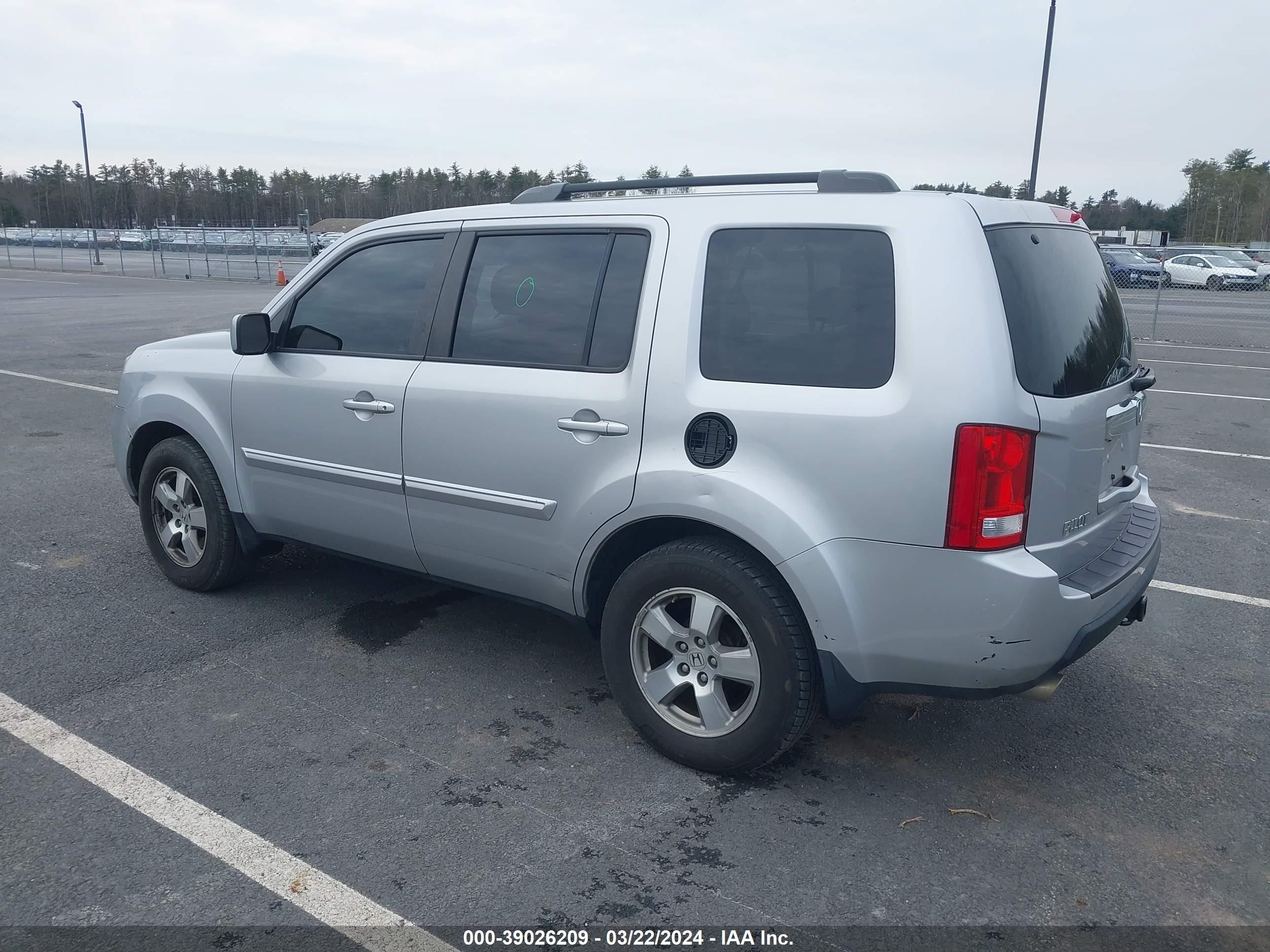 Photo 2 VIN: 5FNYF4H78BB040308 - HONDA PILOT 