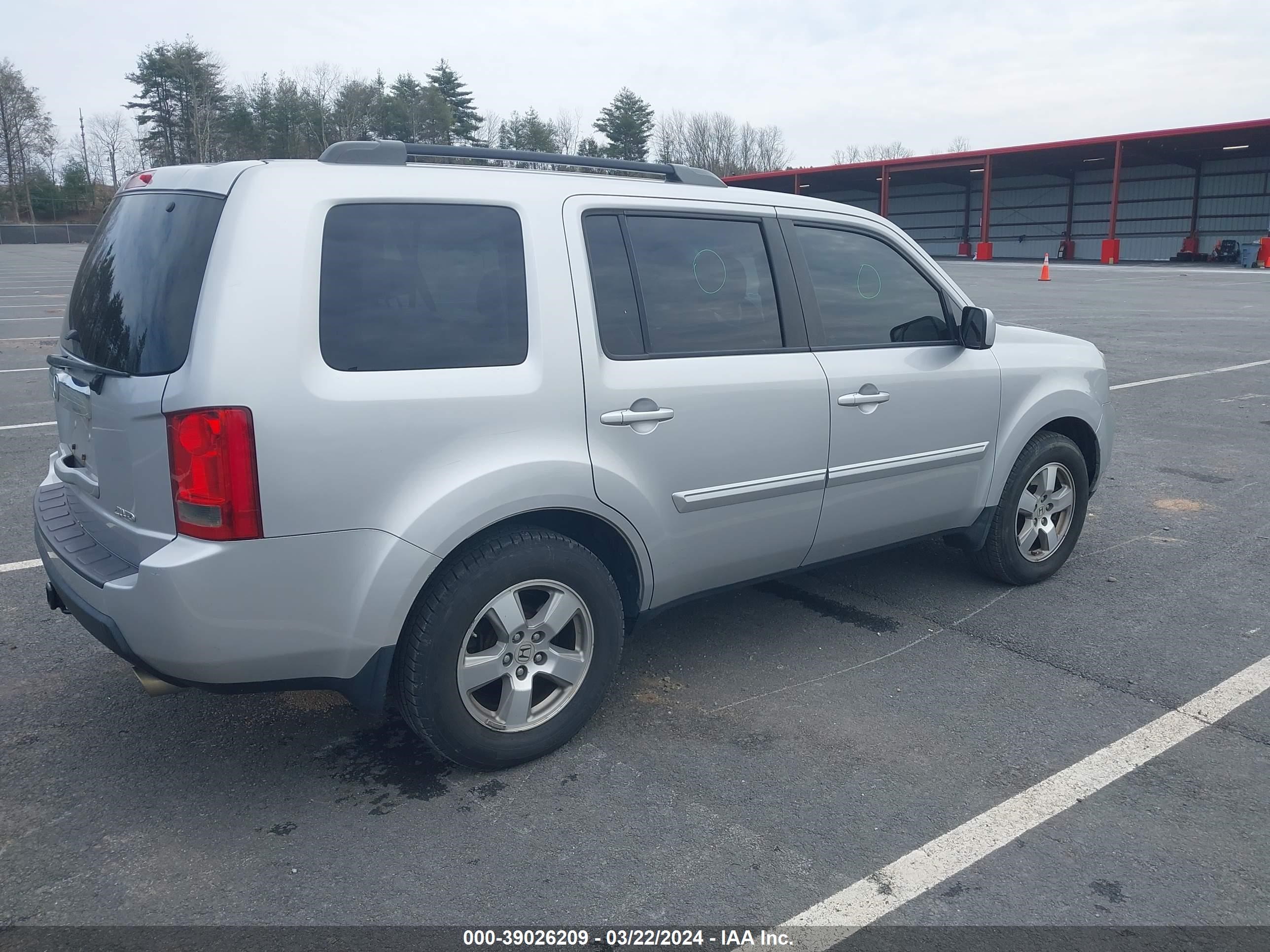 Photo 3 VIN: 5FNYF4H78BB040308 - HONDA PILOT 