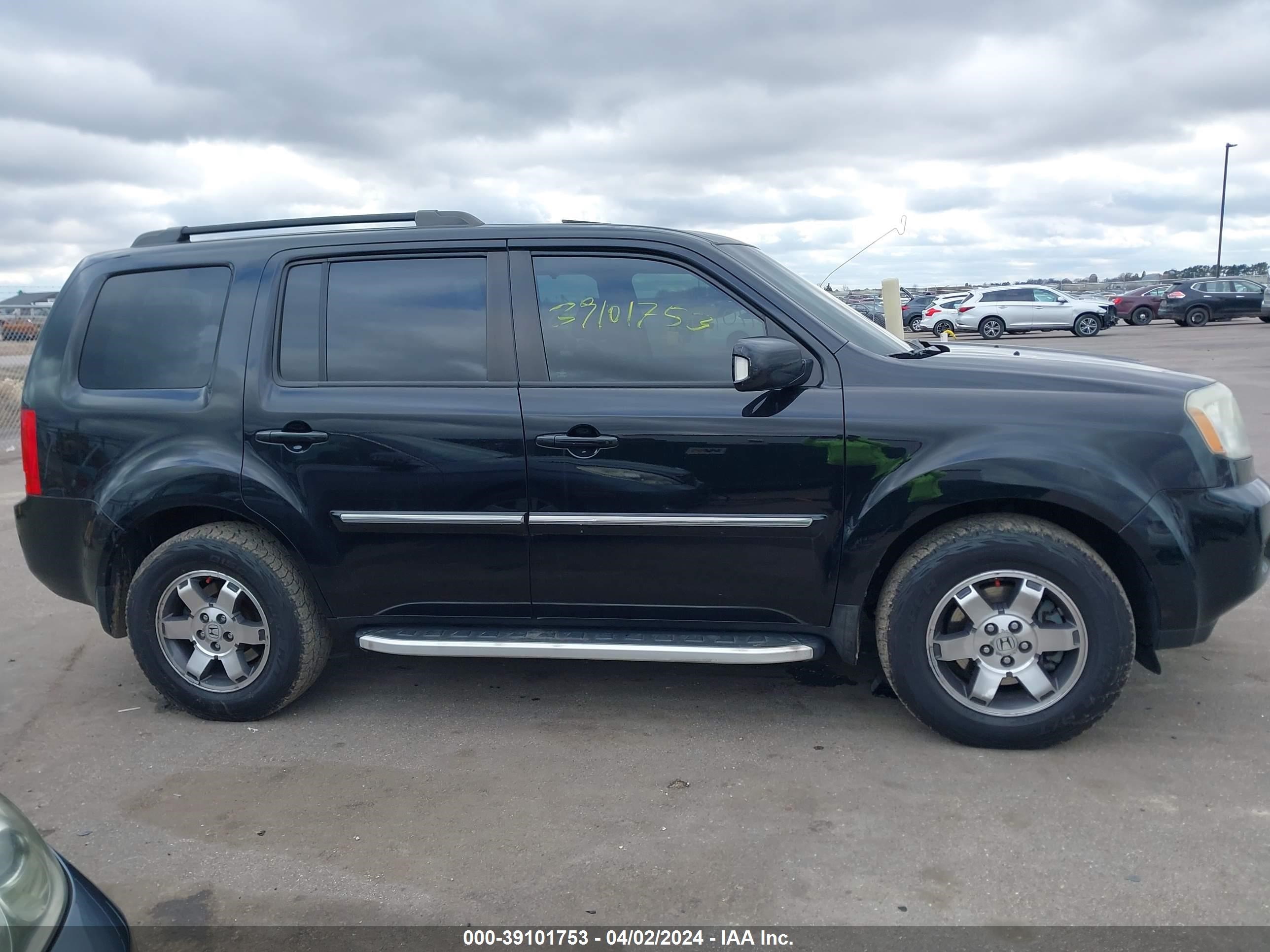 Photo 12 VIN: 5FNYF4H82AB028081 - HONDA PILOT 