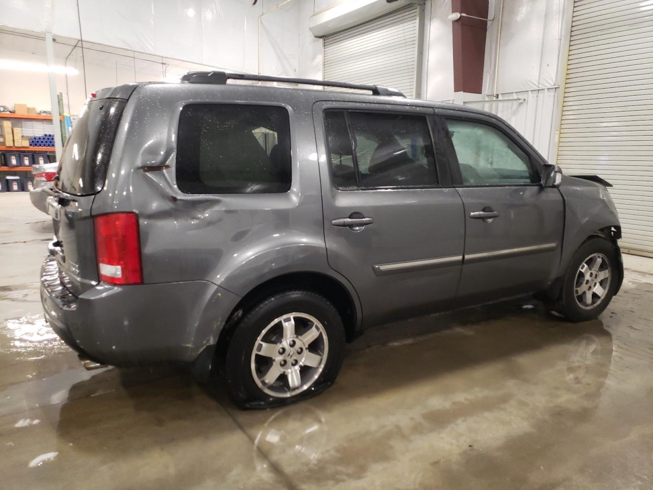 Photo 2 VIN: 5FNYF4H90BB071151 - HONDA PILOT 