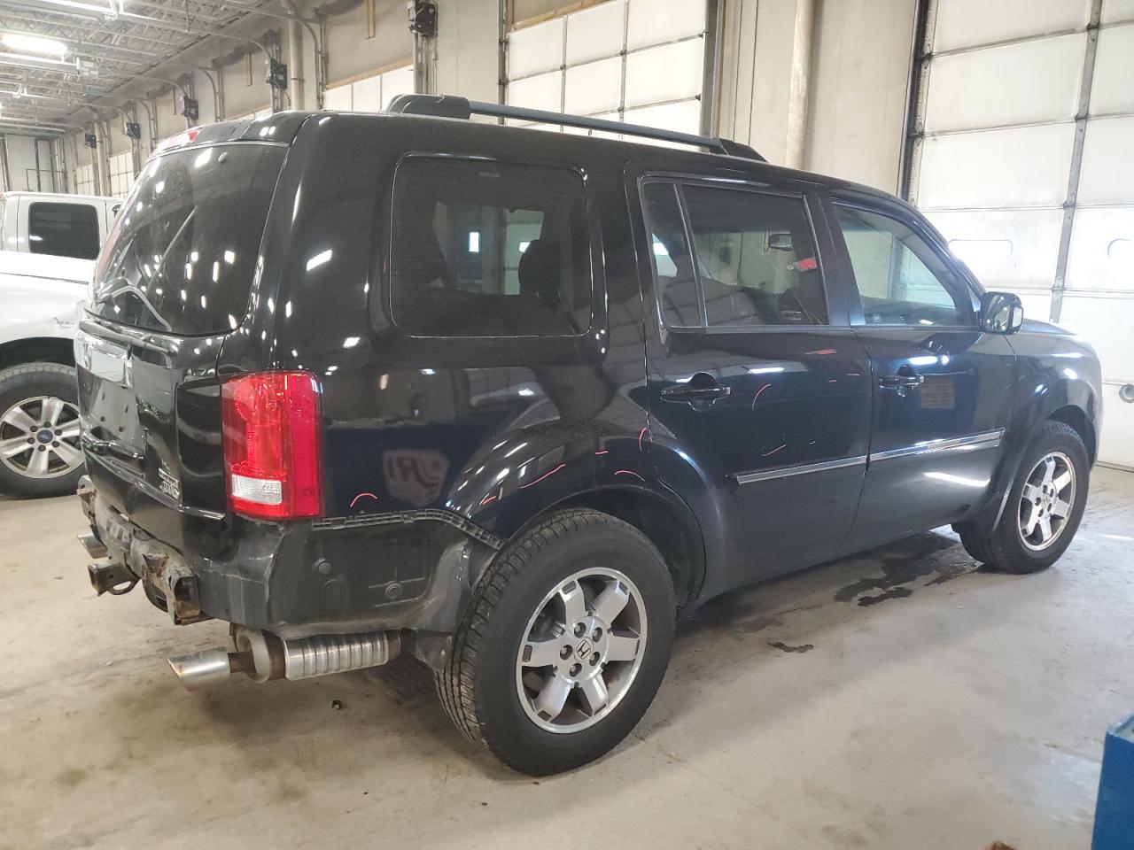 Photo 2 VIN: 5FNYF4H91BB069425 - HONDA PILOT 