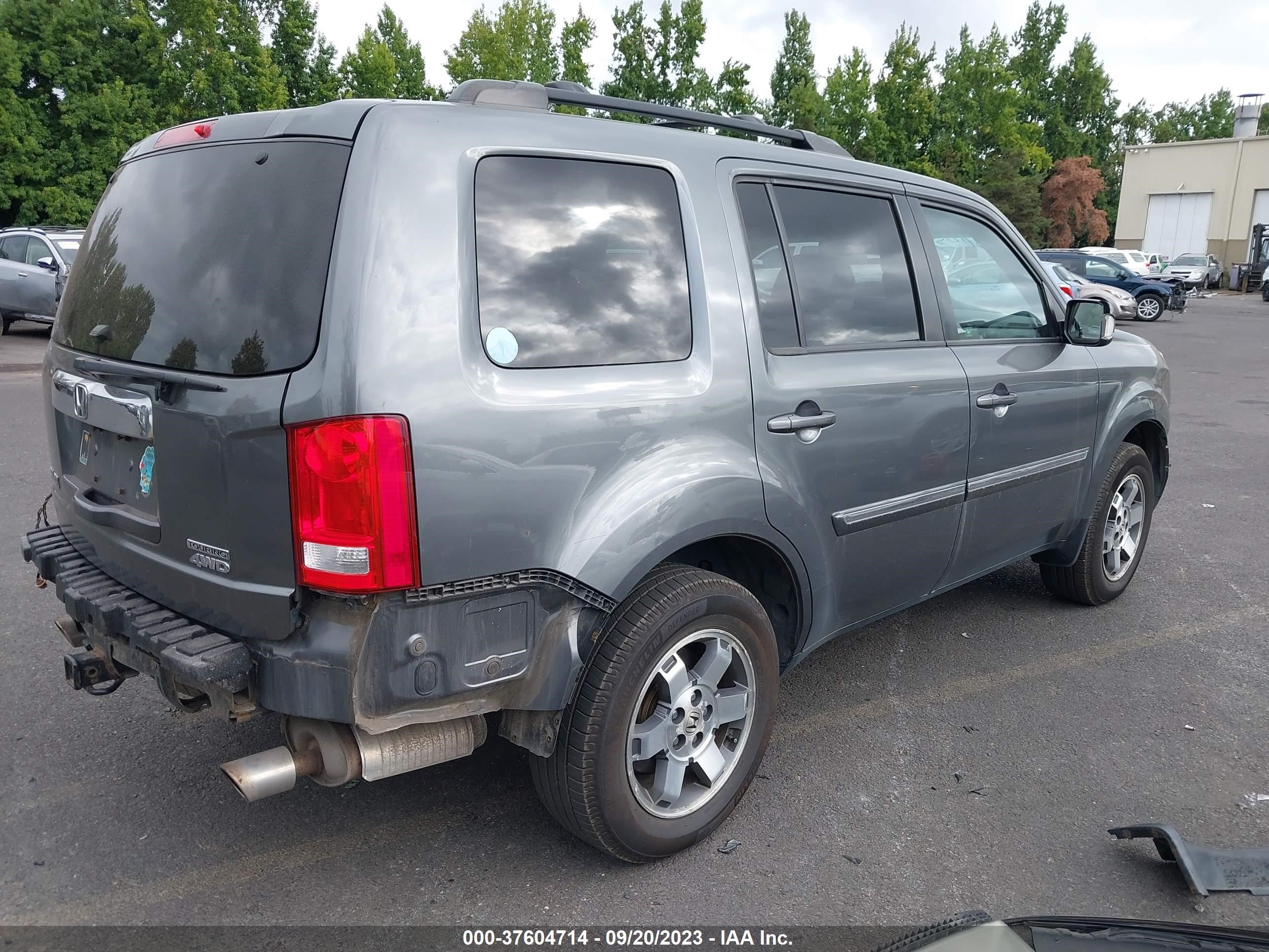 Photo 3 VIN: 5FNYF4H93BB071113 - HONDA PILOT 