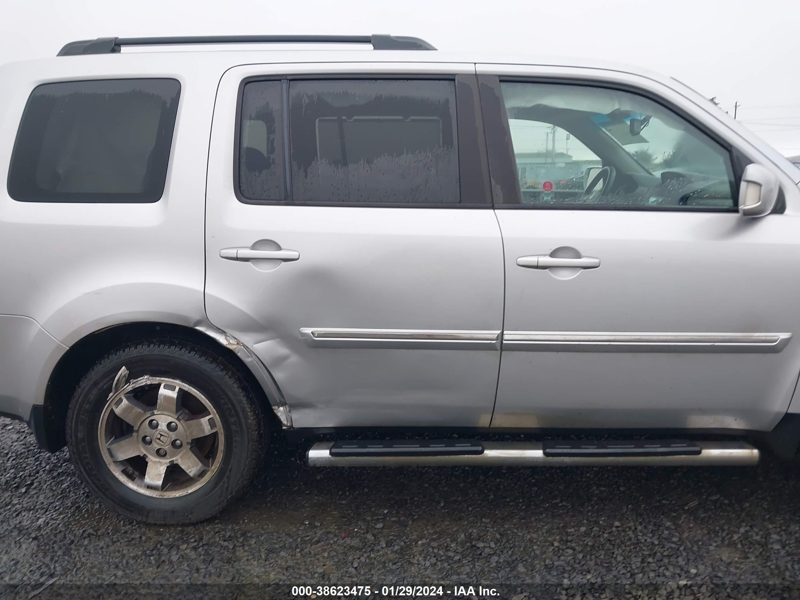 Photo 12 VIN: 5FNYF4H93BB504140 - HONDA PILOT 