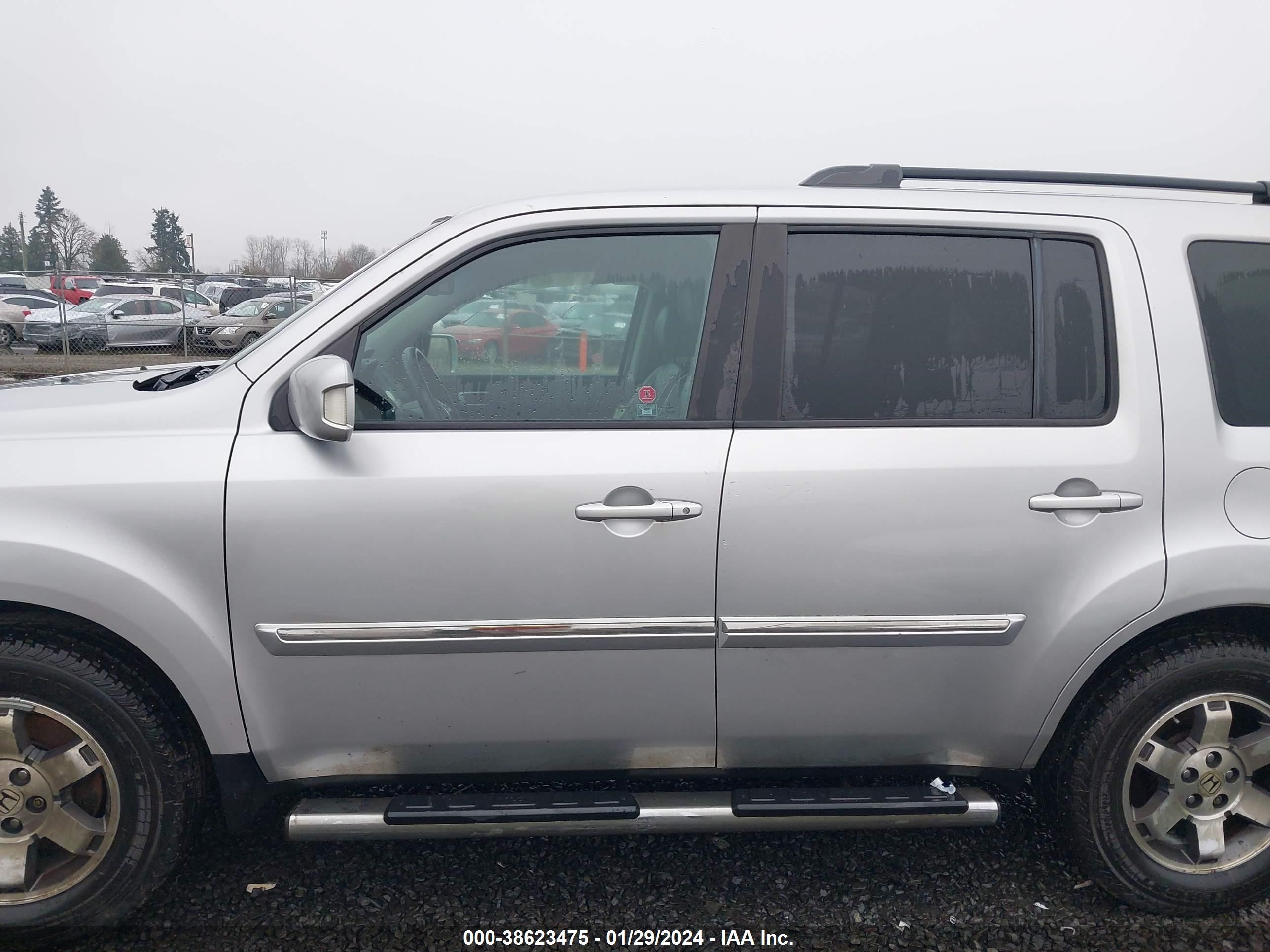 Photo 13 VIN: 5FNYF4H93BB504140 - HONDA PILOT 