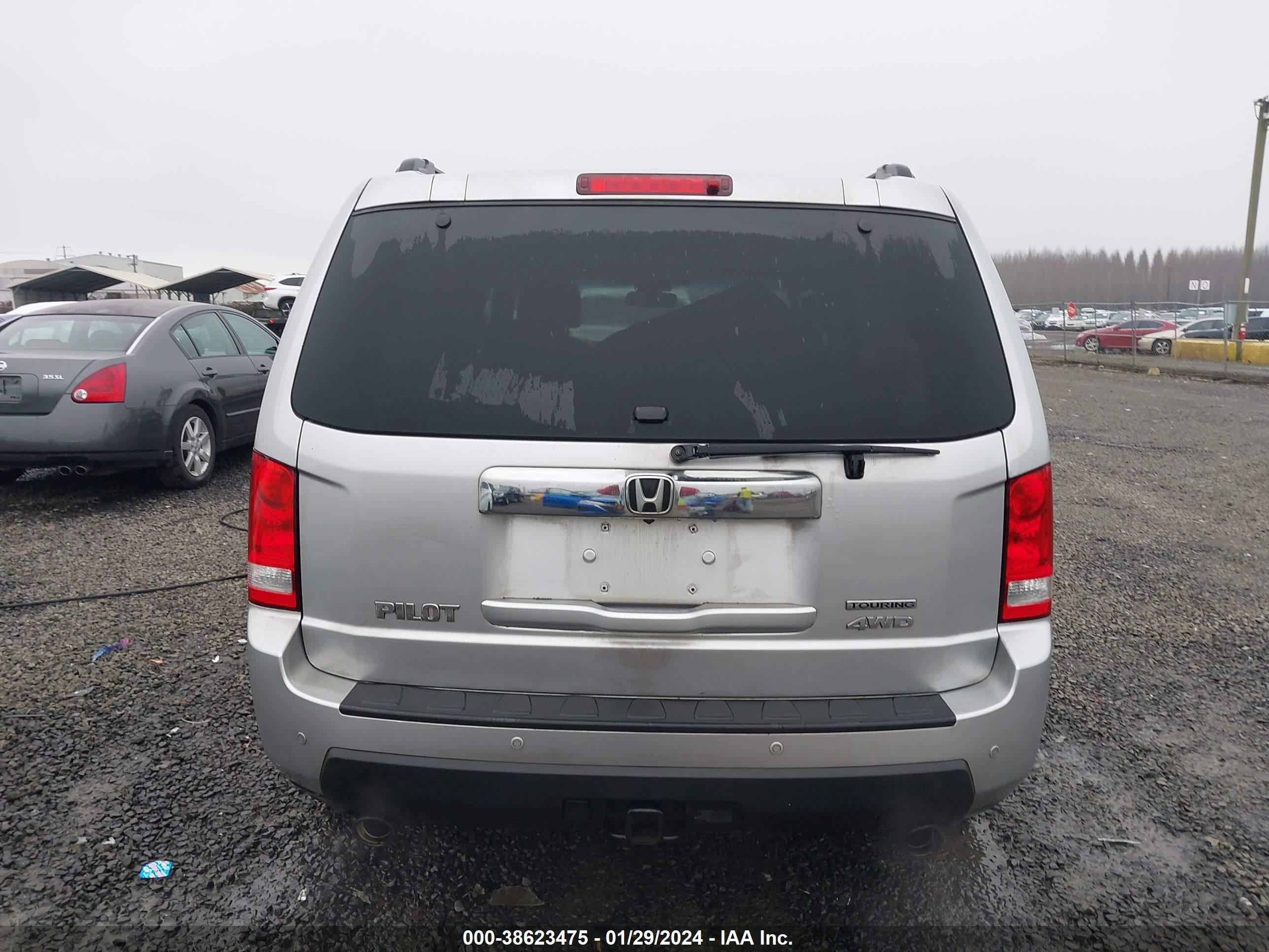 Photo 15 VIN: 5FNYF4H93BB504140 - HONDA PILOT 