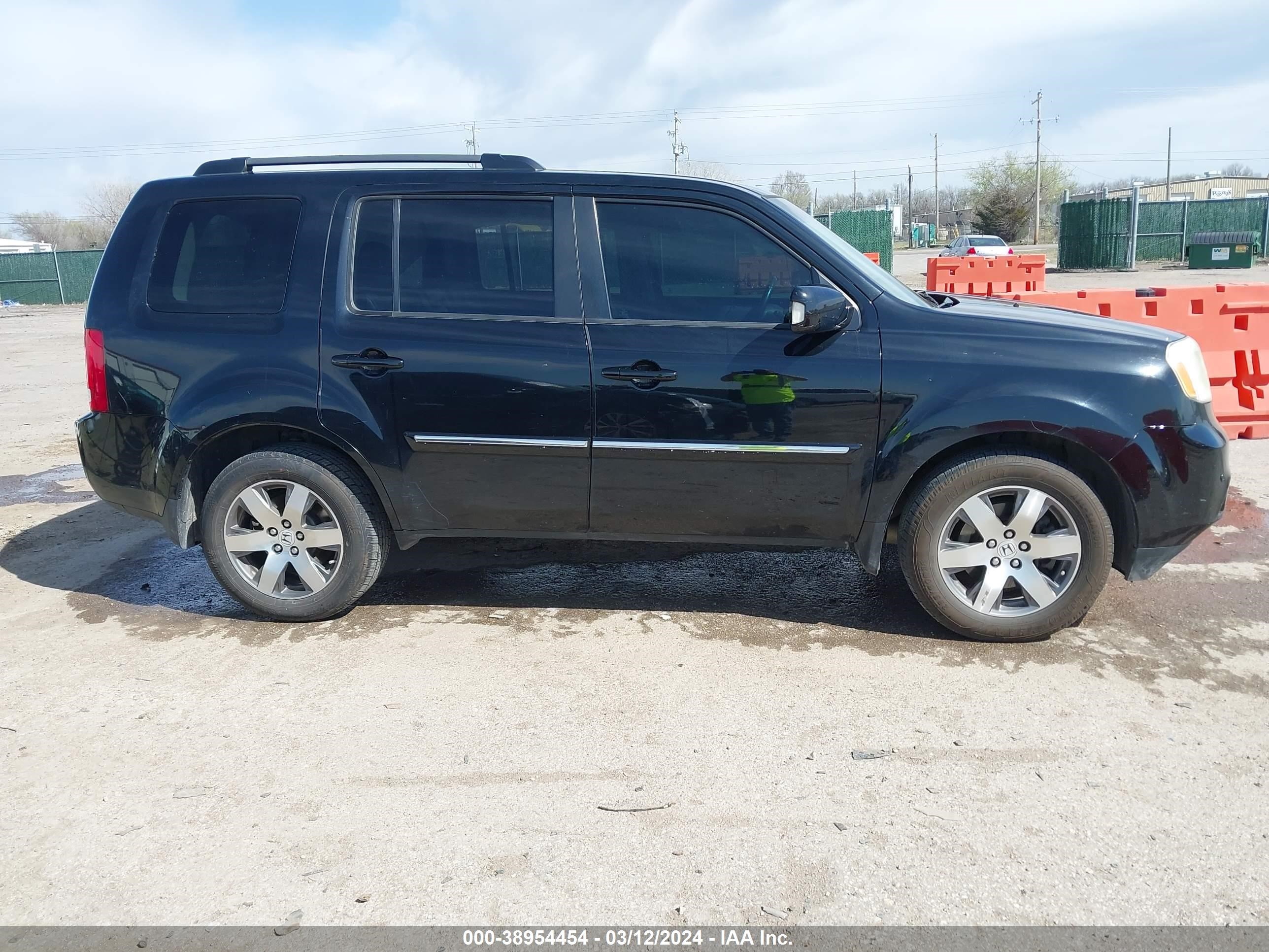 Photo 12 VIN: 5FNYF4H93EB018741 - HONDA PILOT 