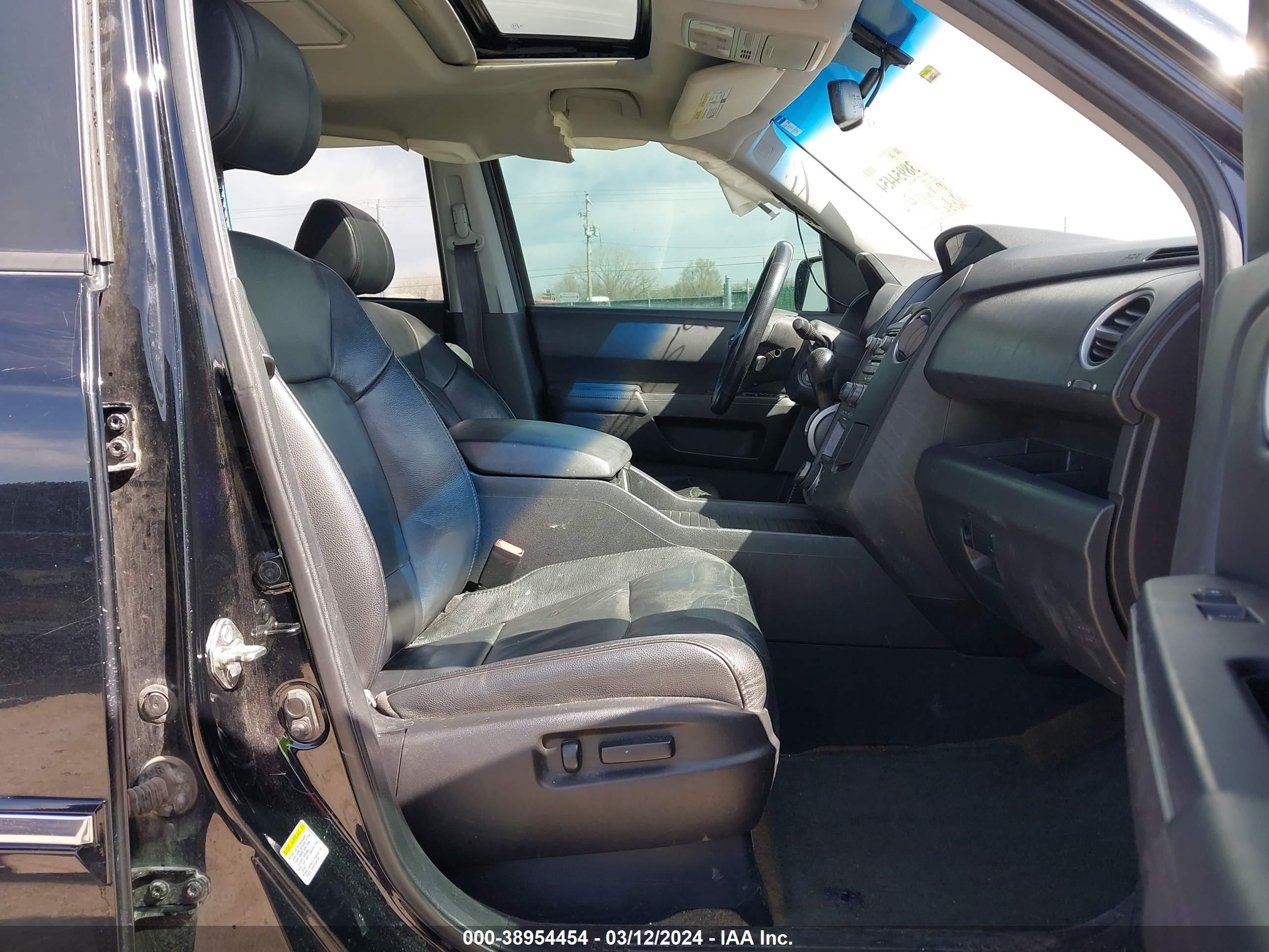 Photo 4 VIN: 5FNYF4H93EB018741 - HONDA PILOT 