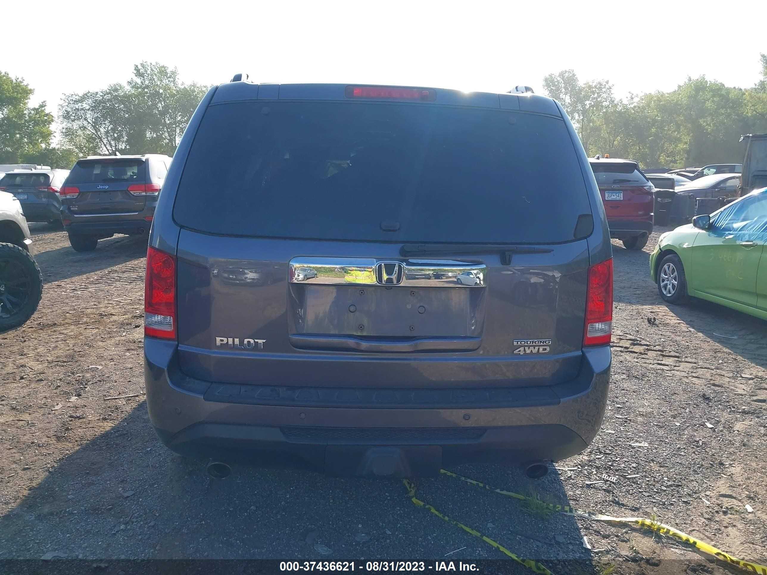 Photo 15 VIN: 5FNYF4H93FB014027 - HONDA PILOT 