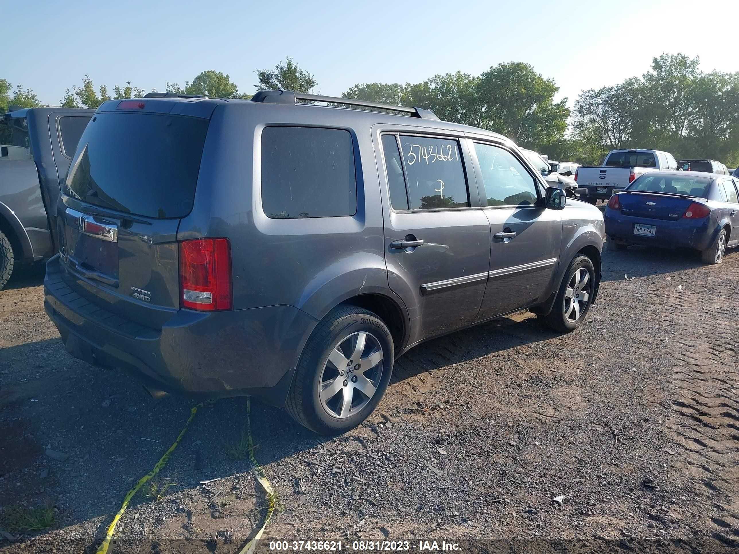 Photo 3 VIN: 5FNYF4H93FB014027 - HONDA PILOT 