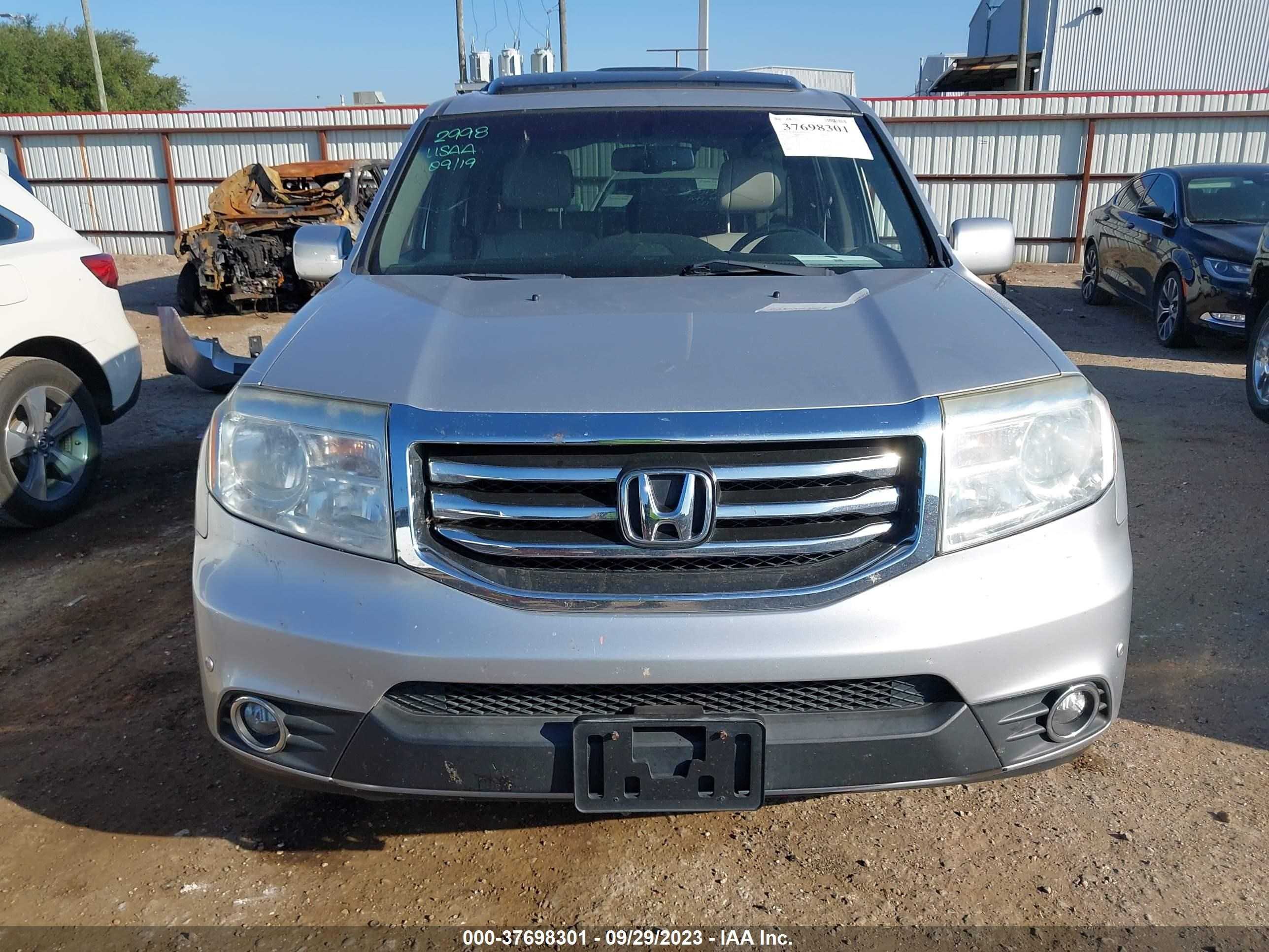 Photo 12 VIN: 5FNYF4H95CB022450 - HONDA PILOT 