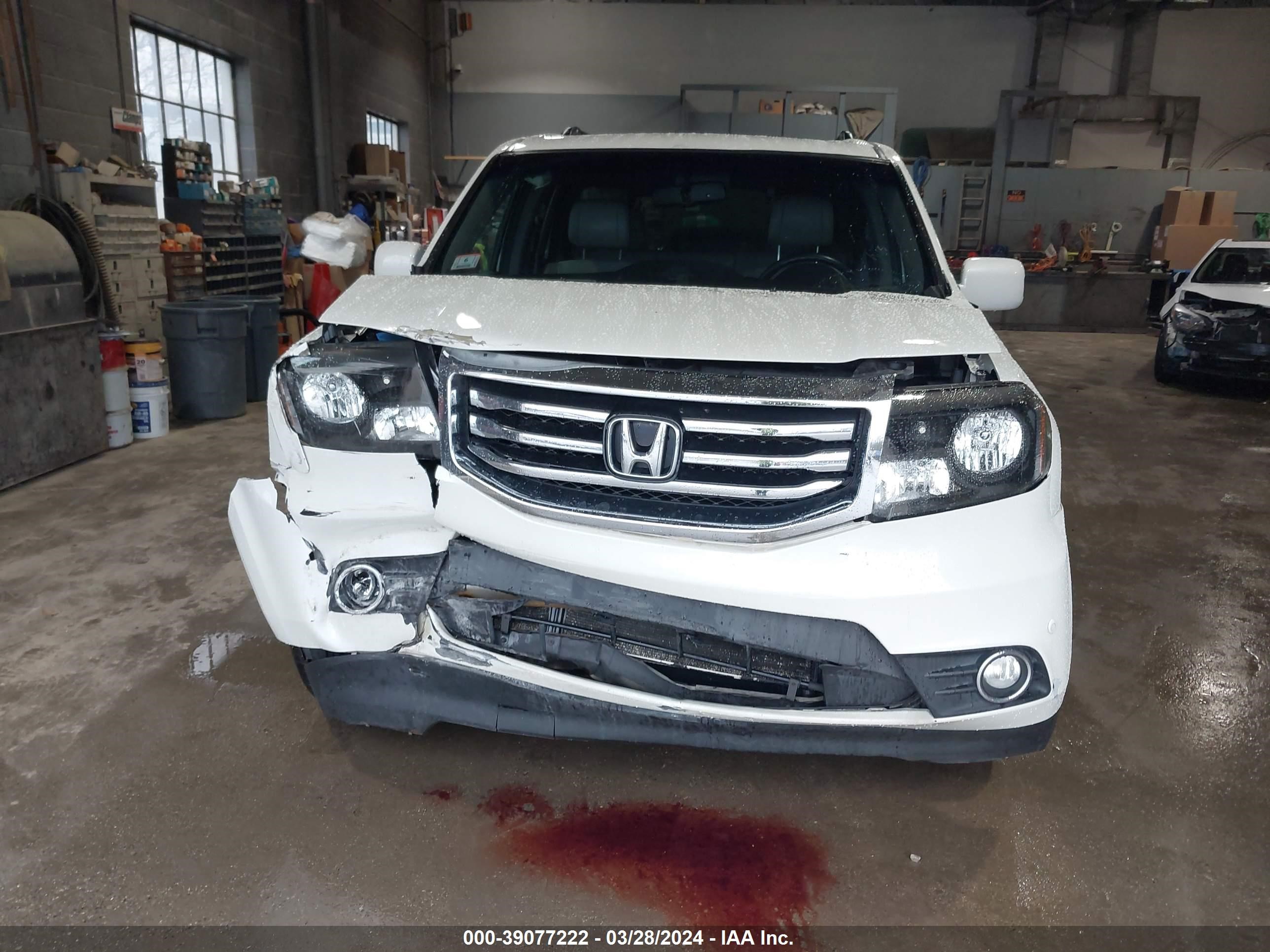 Photo 12 VIN: 5FNYF4H95FB005216 - HONDA PILOT 