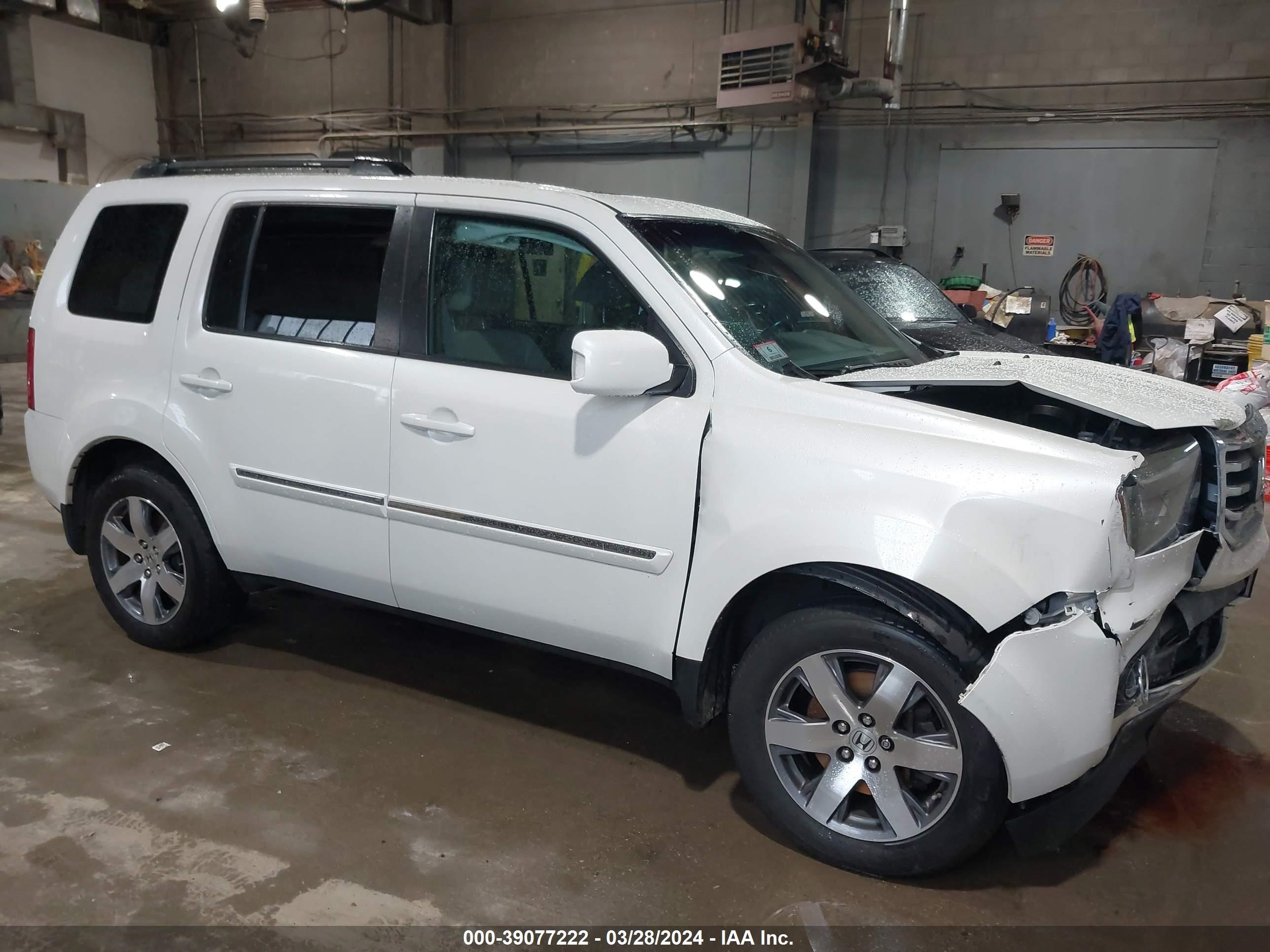 Photo 13 VIN: 5FNYF4H95FB005216 - HONDA PILOT 