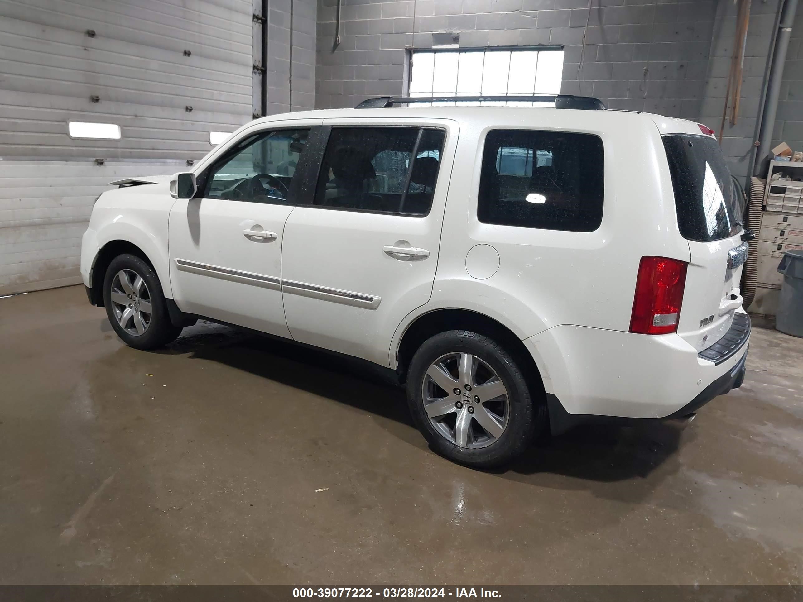 Photo 2 VIN: 5FNYF4H95FB005216 - HONDA PILOT 