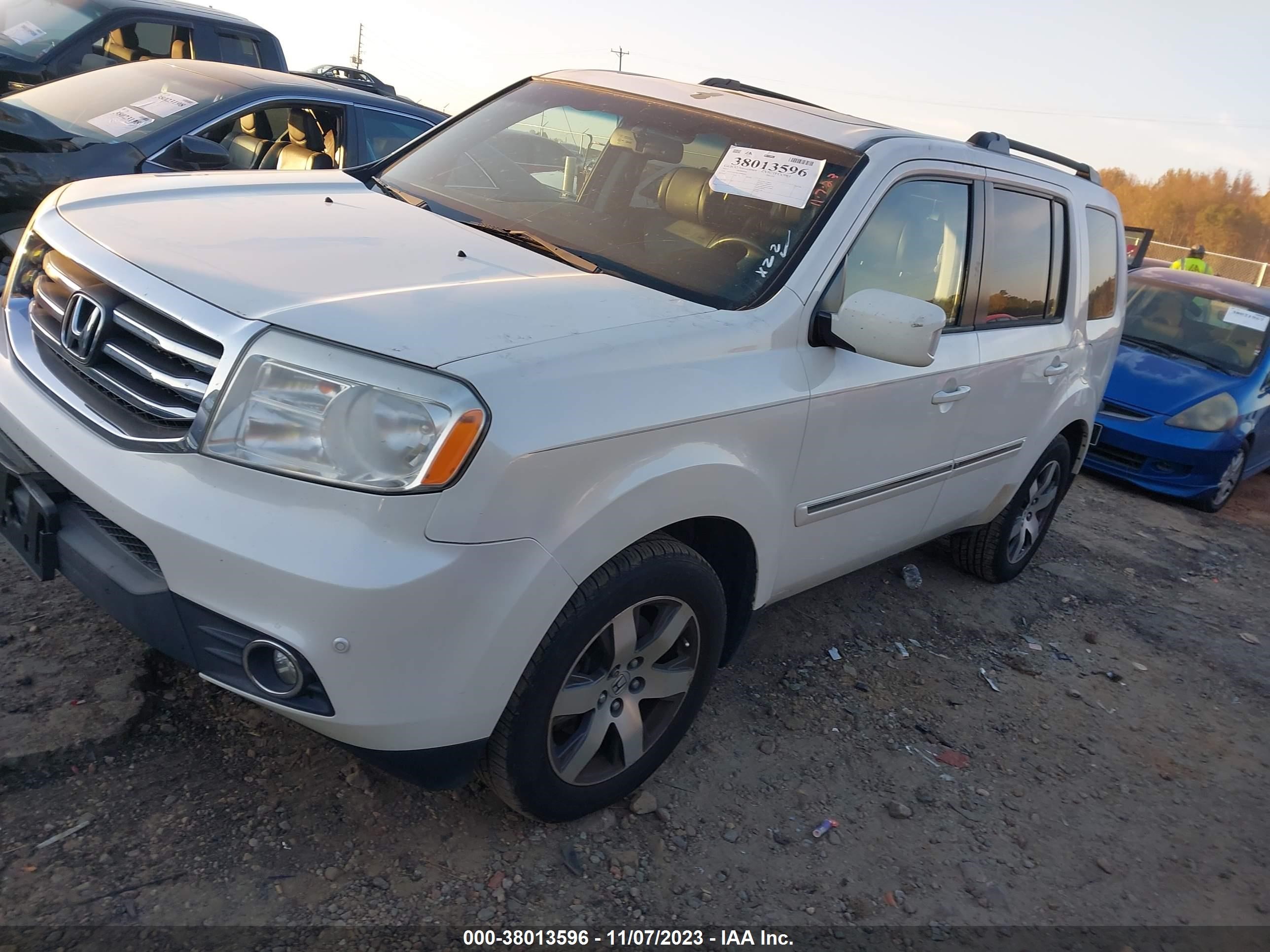 Photo 1 VIN: 5FNYF4H98CB084845 - HONDA PILOT 