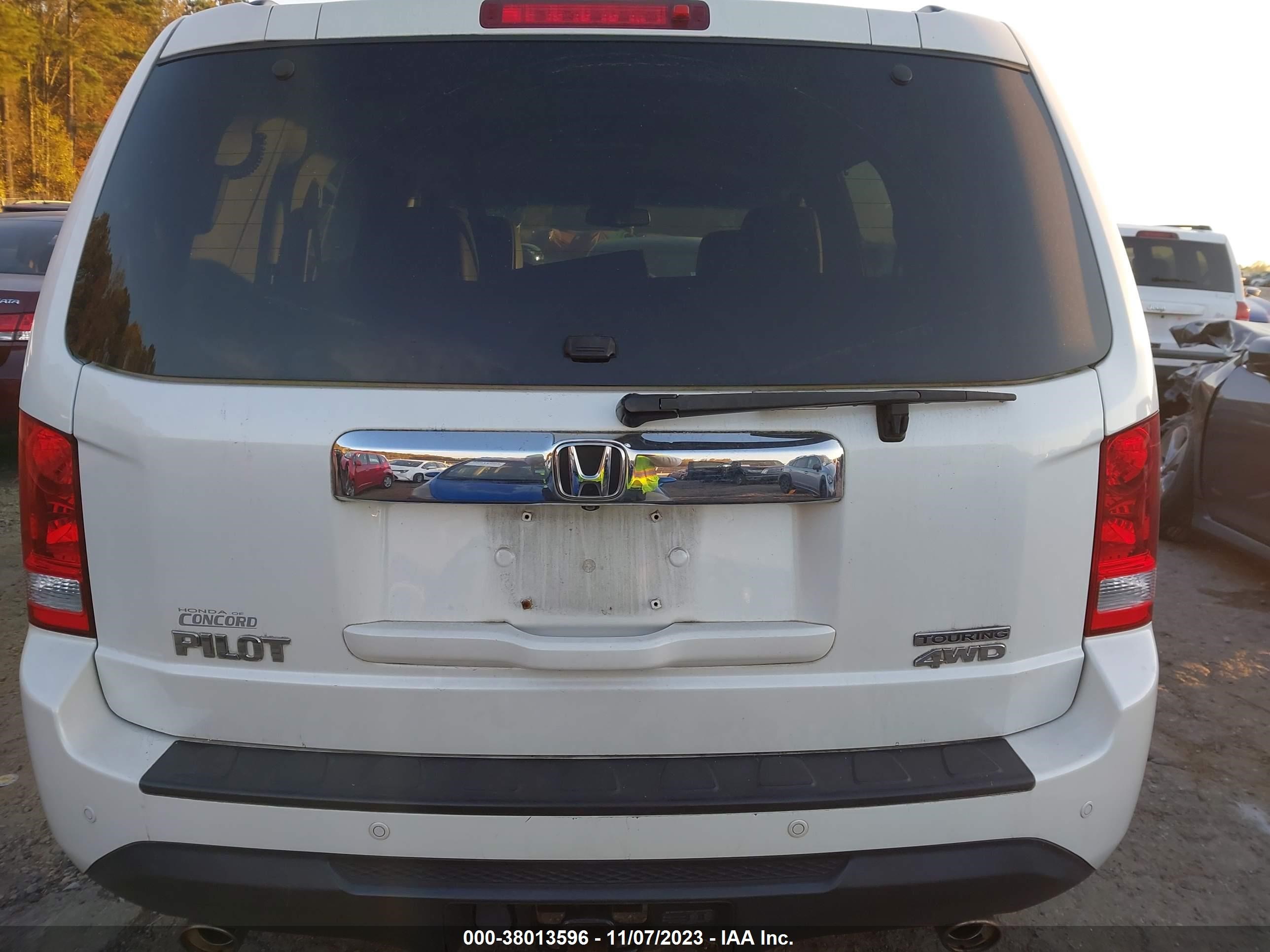 Photo 15 VIN: 5FNYF4H98CB084845 - HONDA PILOT 