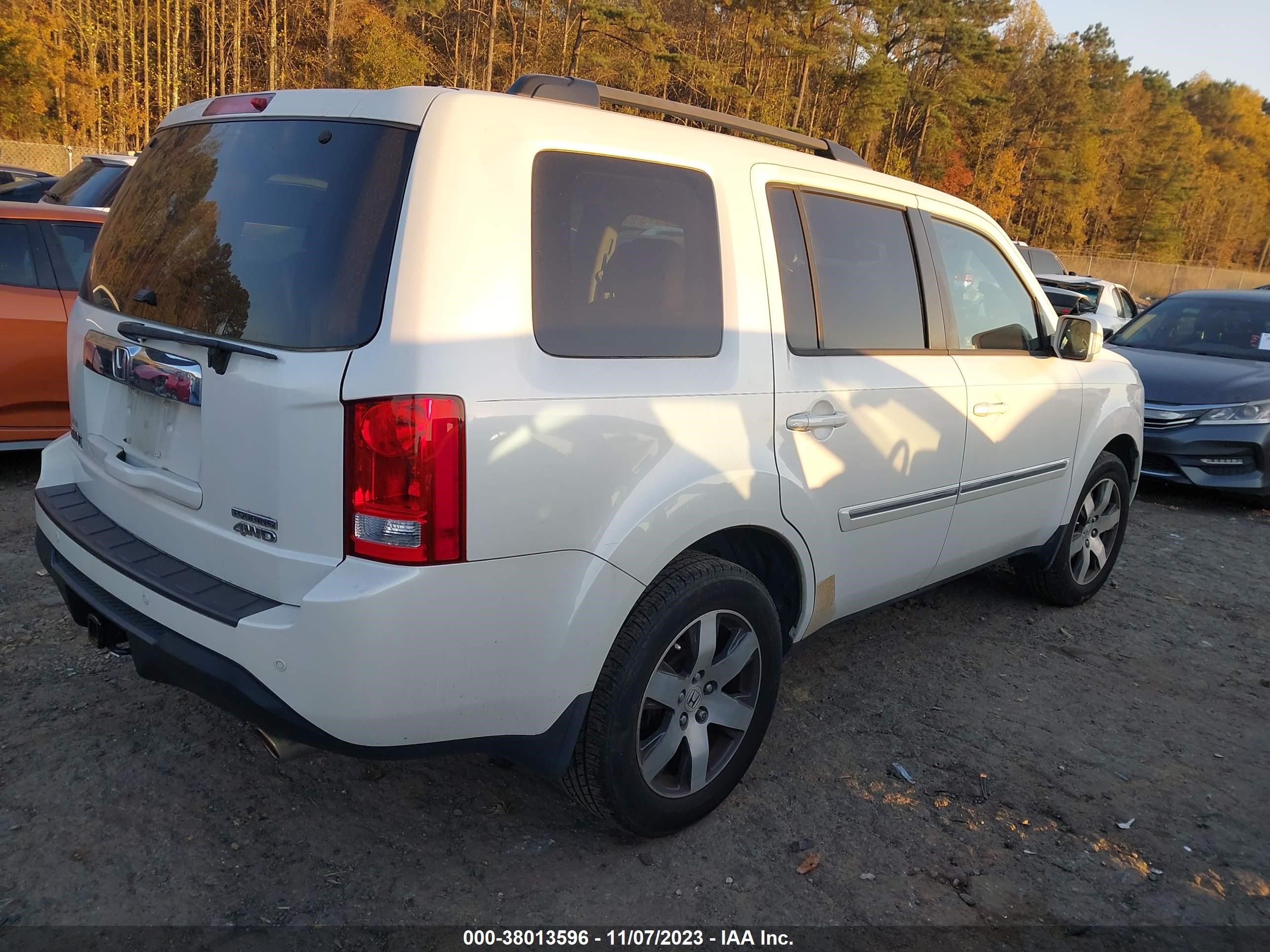 Photo 3 VIN: 5FNYF4H98CB084845 - HONDA PILOT 