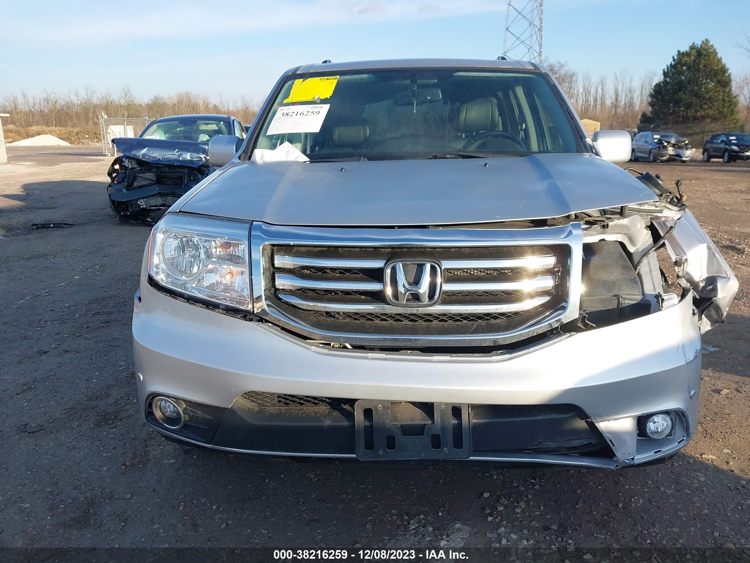 Photo 12 VIN: 5FNYF4H99EB048228 - HONDA PILOT 