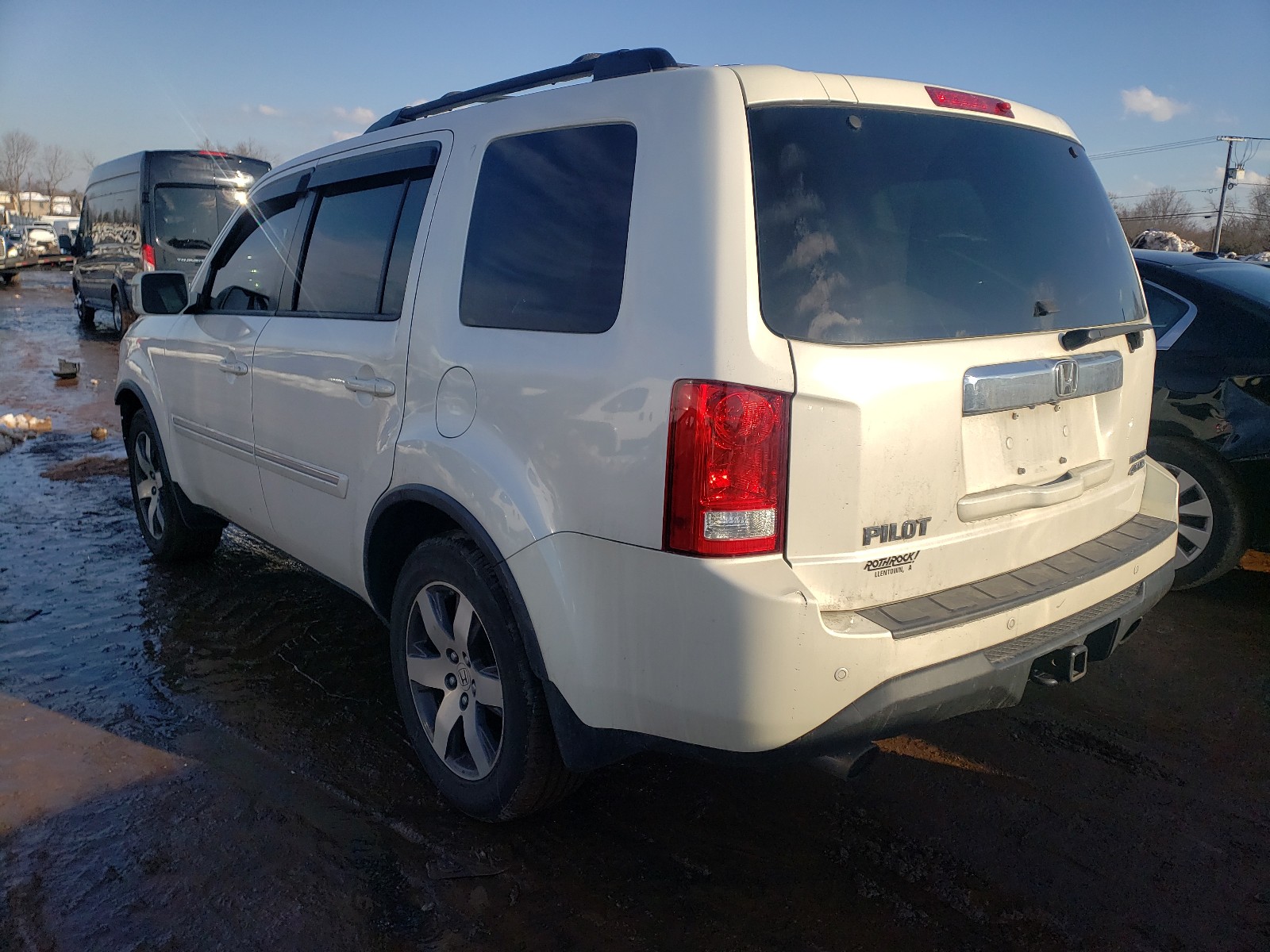 Photo 2 VIN: 5FNYF4H9XCB035503 - HONDA PILOT TOUR 