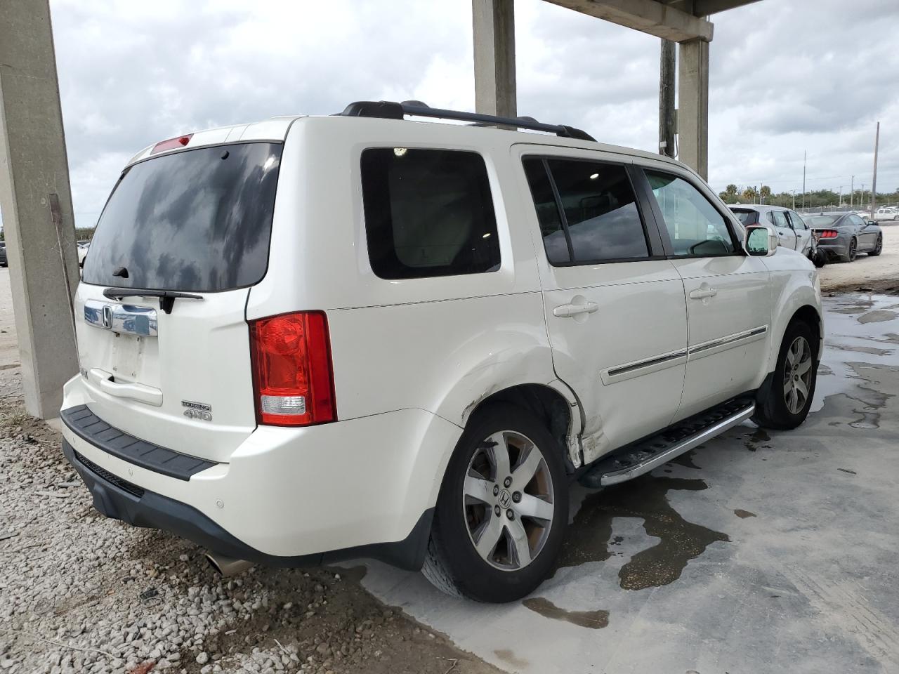 Photo 2 VIN: 5FNYF4H9XEB042017 - HONDA PILOT 