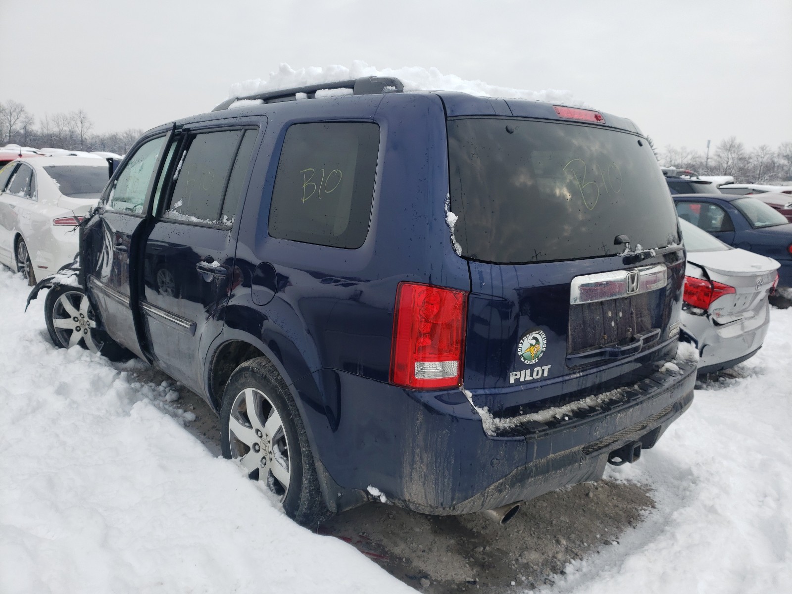 Photo 2 VIN: 5FNYF4H9XEB043281 - HONDA PILOT TOUR 