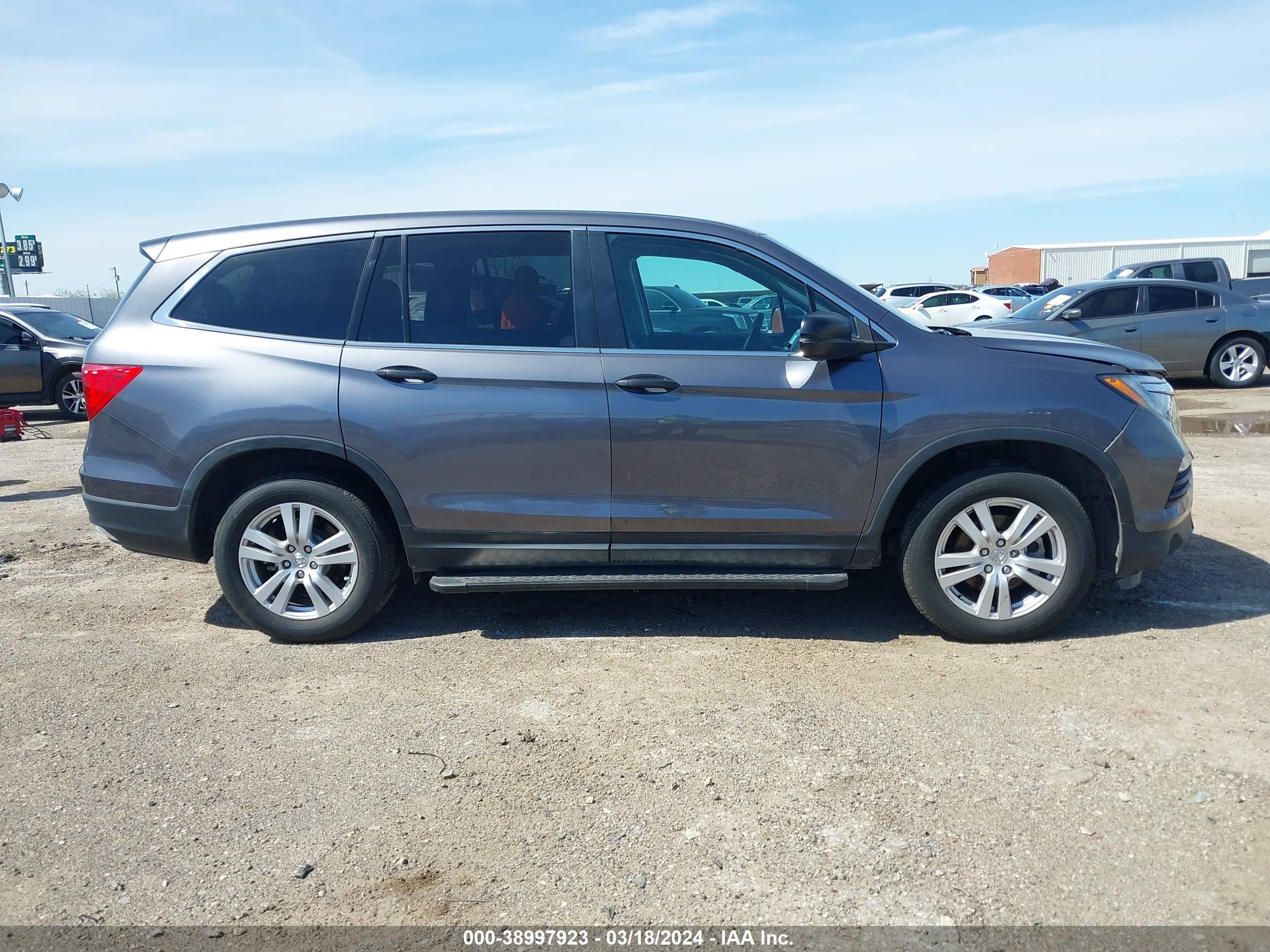 Photo 14 VIN: 5FNYF5H19JB028524 - HONDA PILOT 