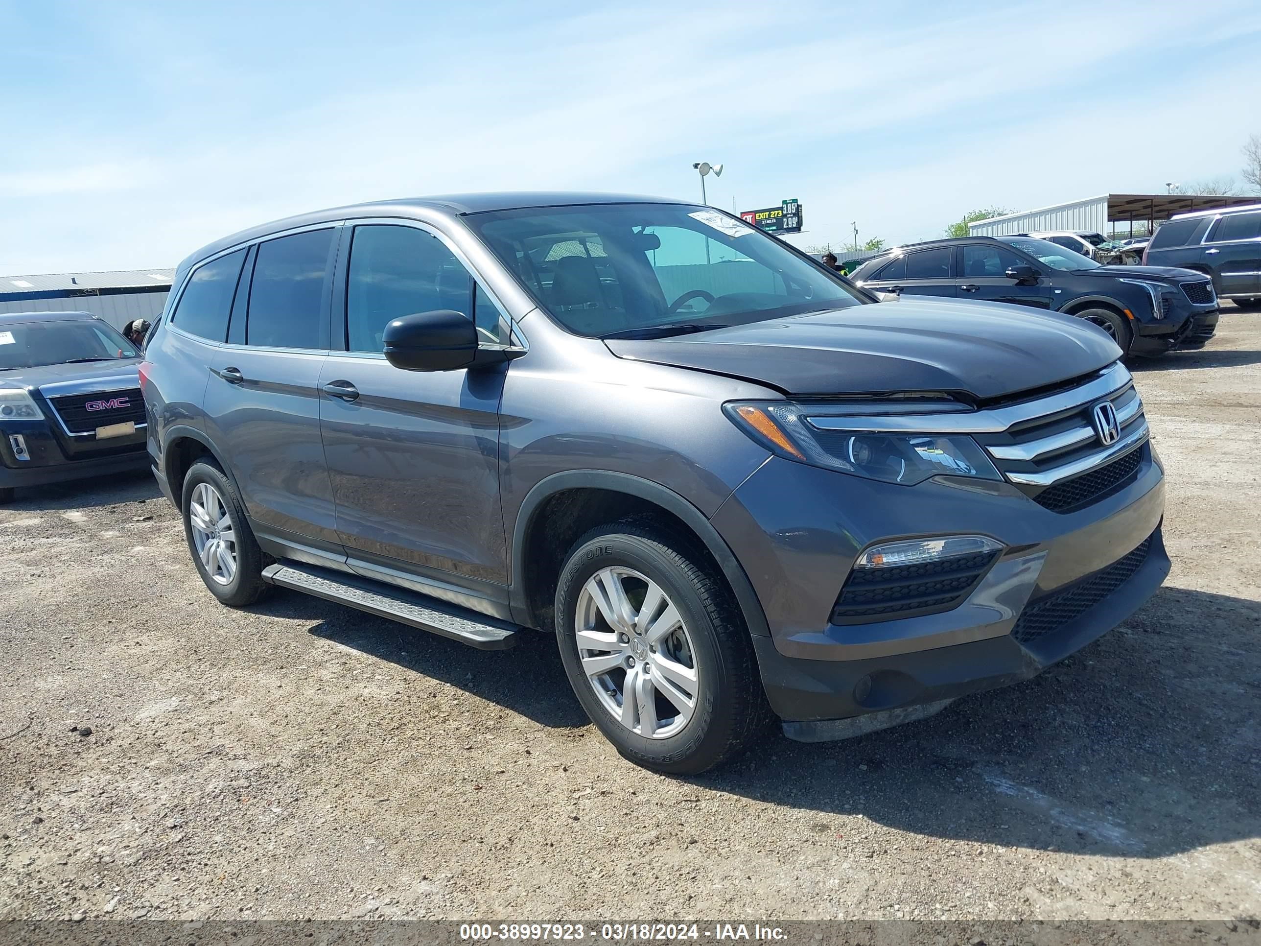 Photo 2 VIN: 5FNYF5H19JB028524 - HONDA PILOT 