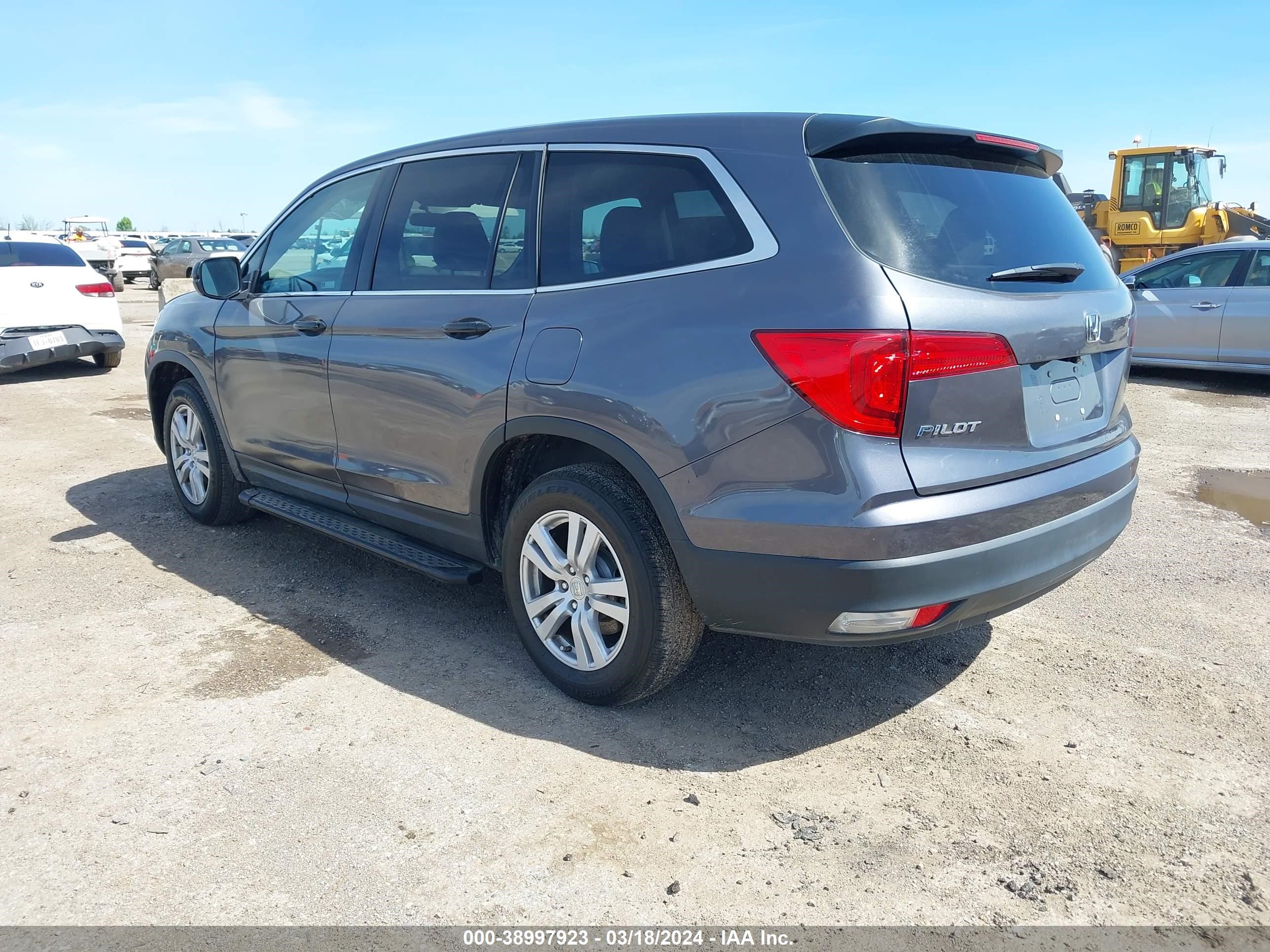 Photo 4 VIN: 5FNYF5H19JB028524 - HONDA PILOT 