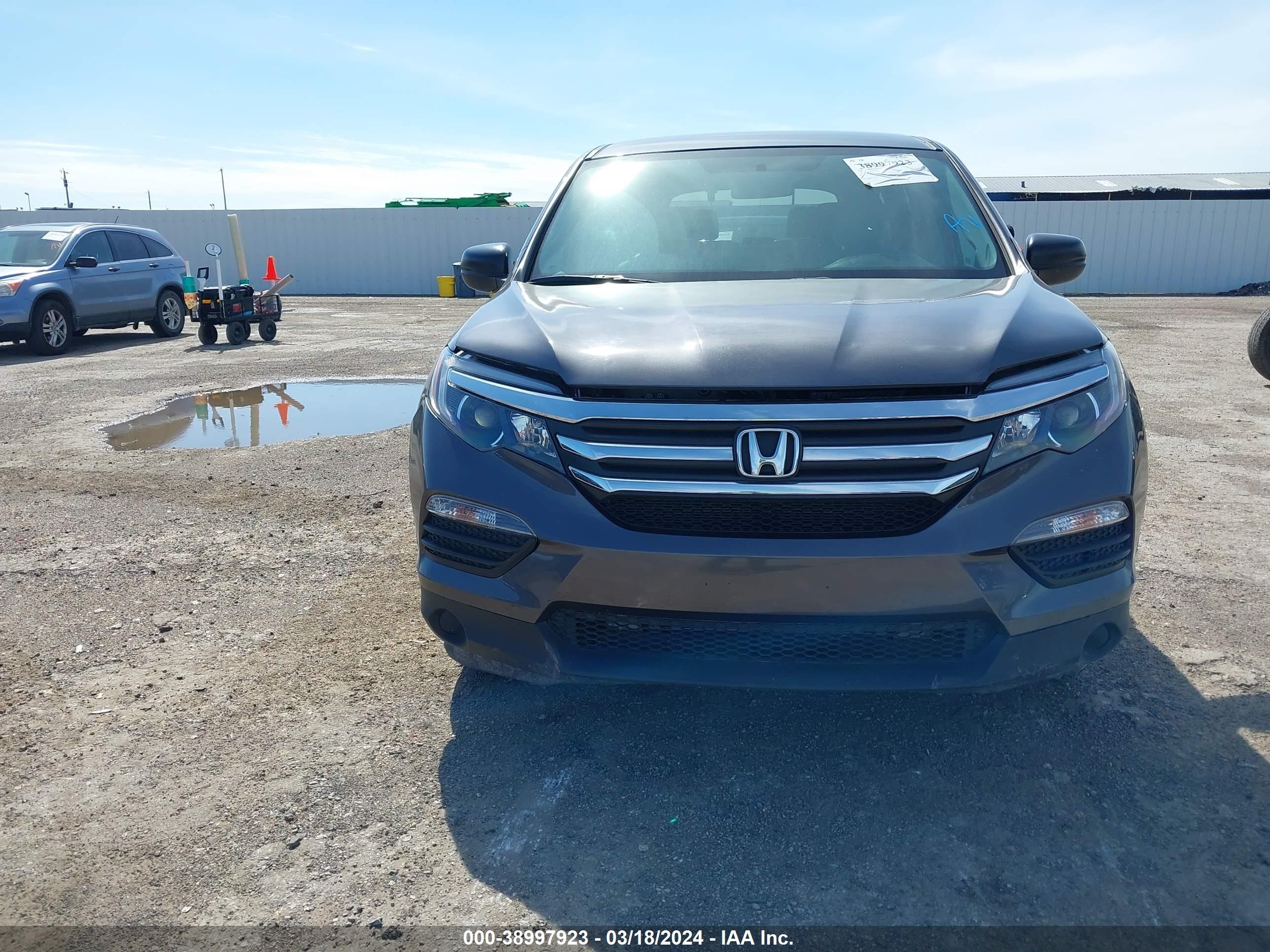 Photo 7 VIN: 5FNYF5H19JB028524 - HONDA PILOT 