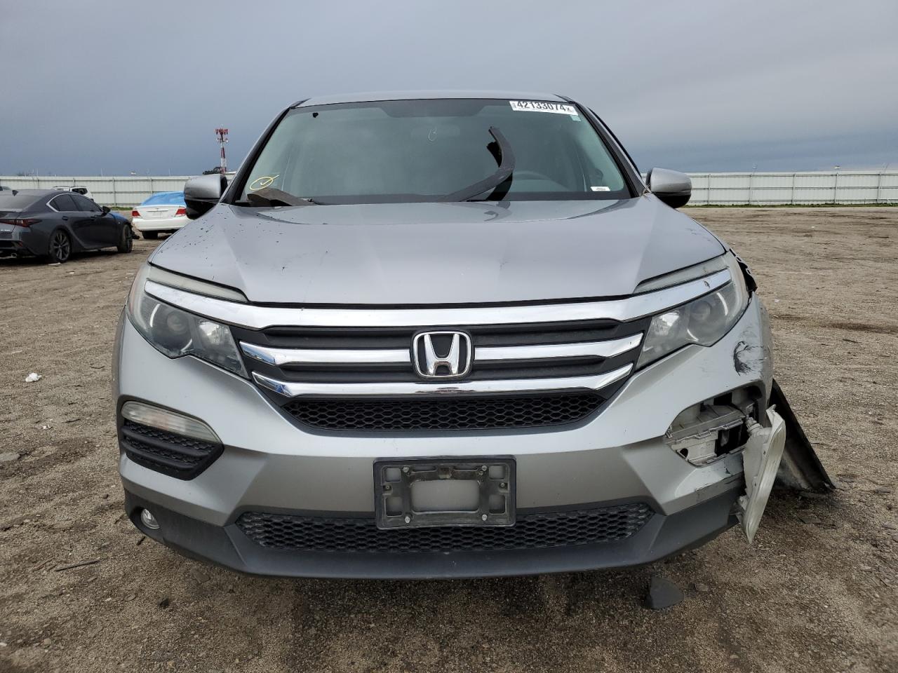 Photo 4 VIN: 5FNYF5H37JB000352 - HONDA PILOT 