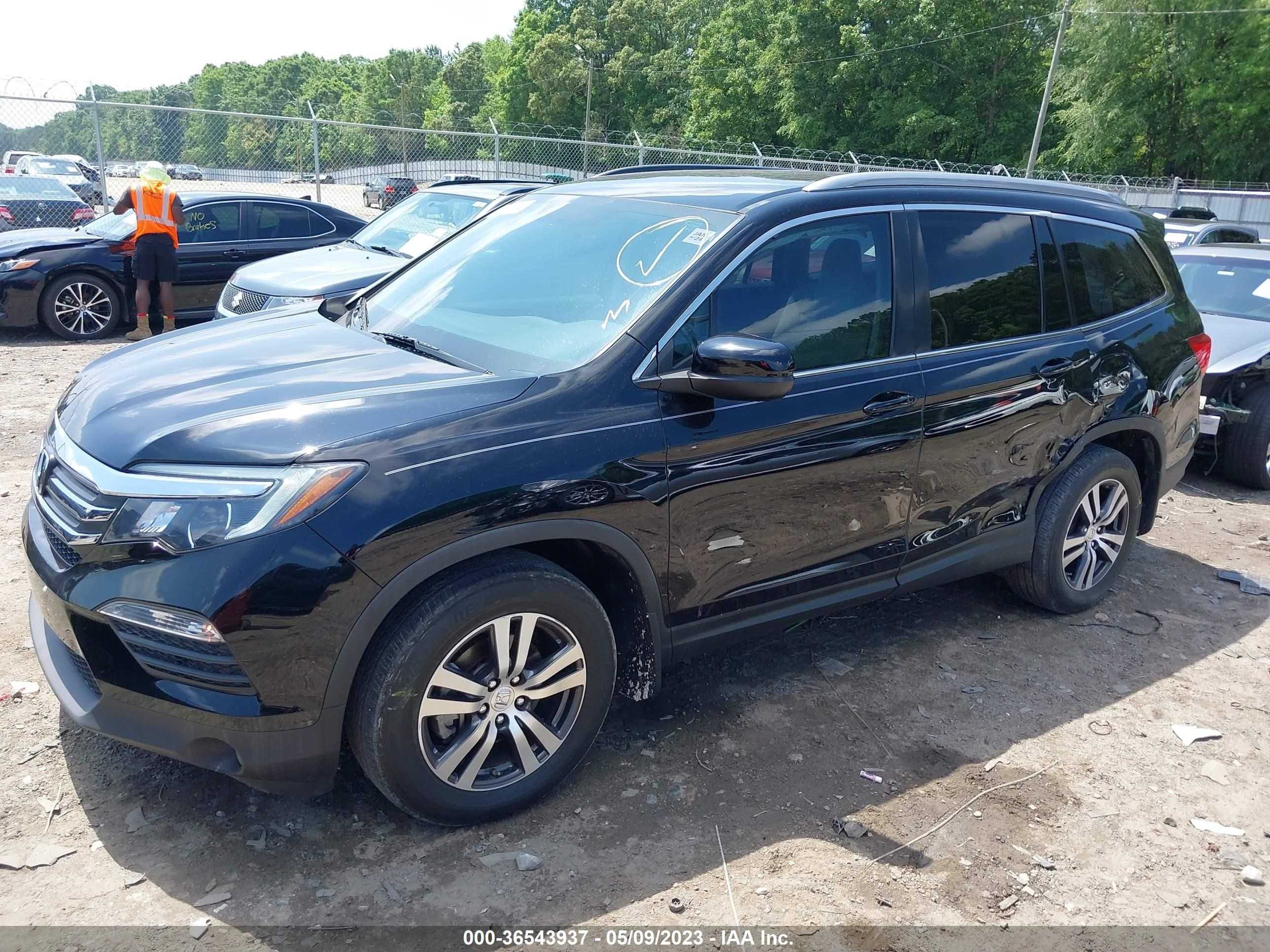 Photo 1 VIN: 5FNYF5H3XHB044033 - HONDA PILOT 