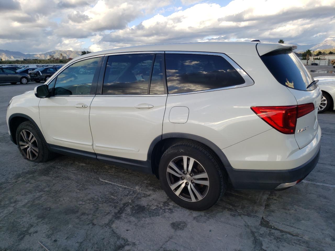 Photo 1 VIN: 5FNYF5H50HB010278 - HONDA PILOT 