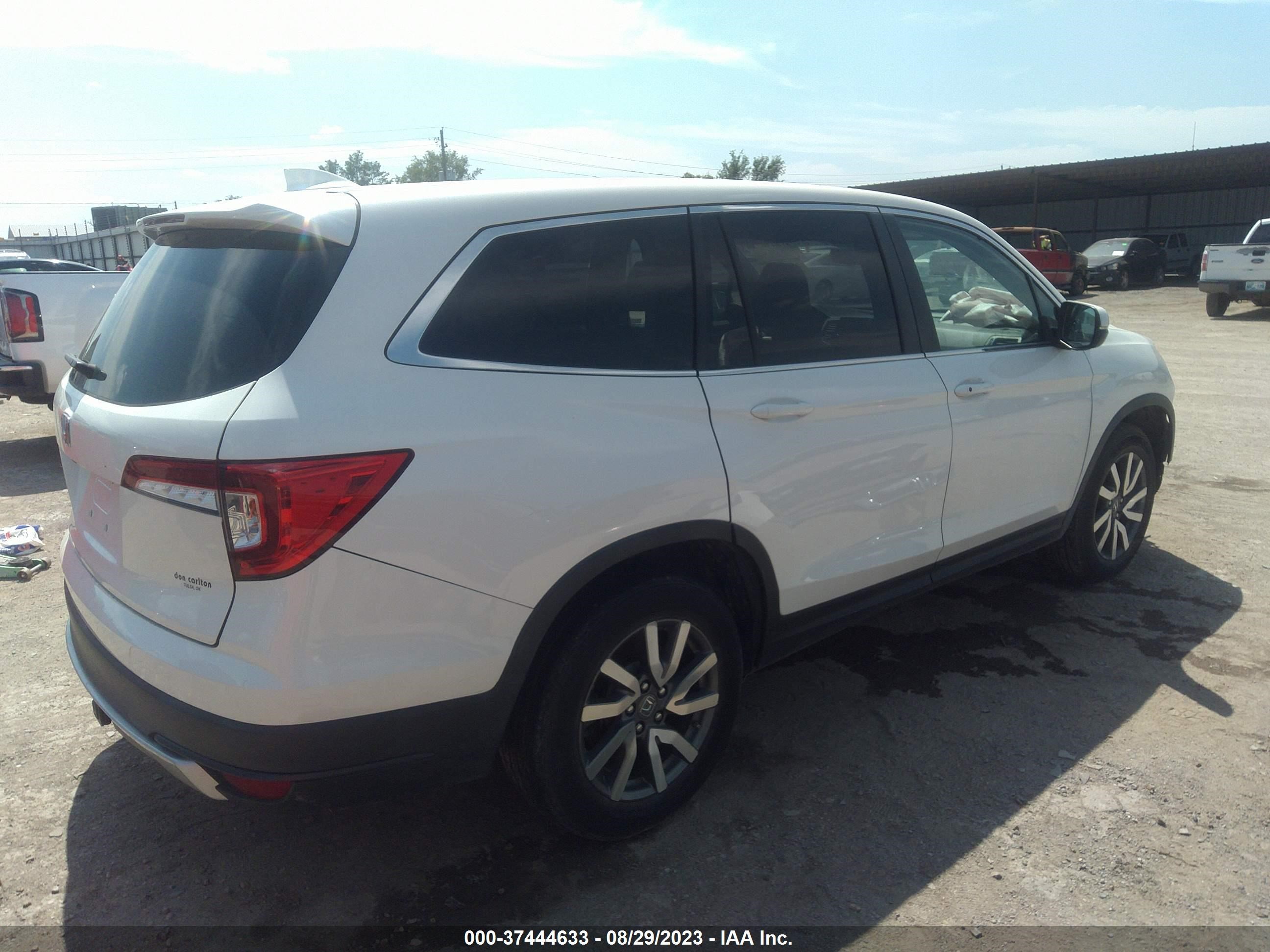 Photo 3 VIN: 5FNYF5H52KB033911 - HONDA PILOT 