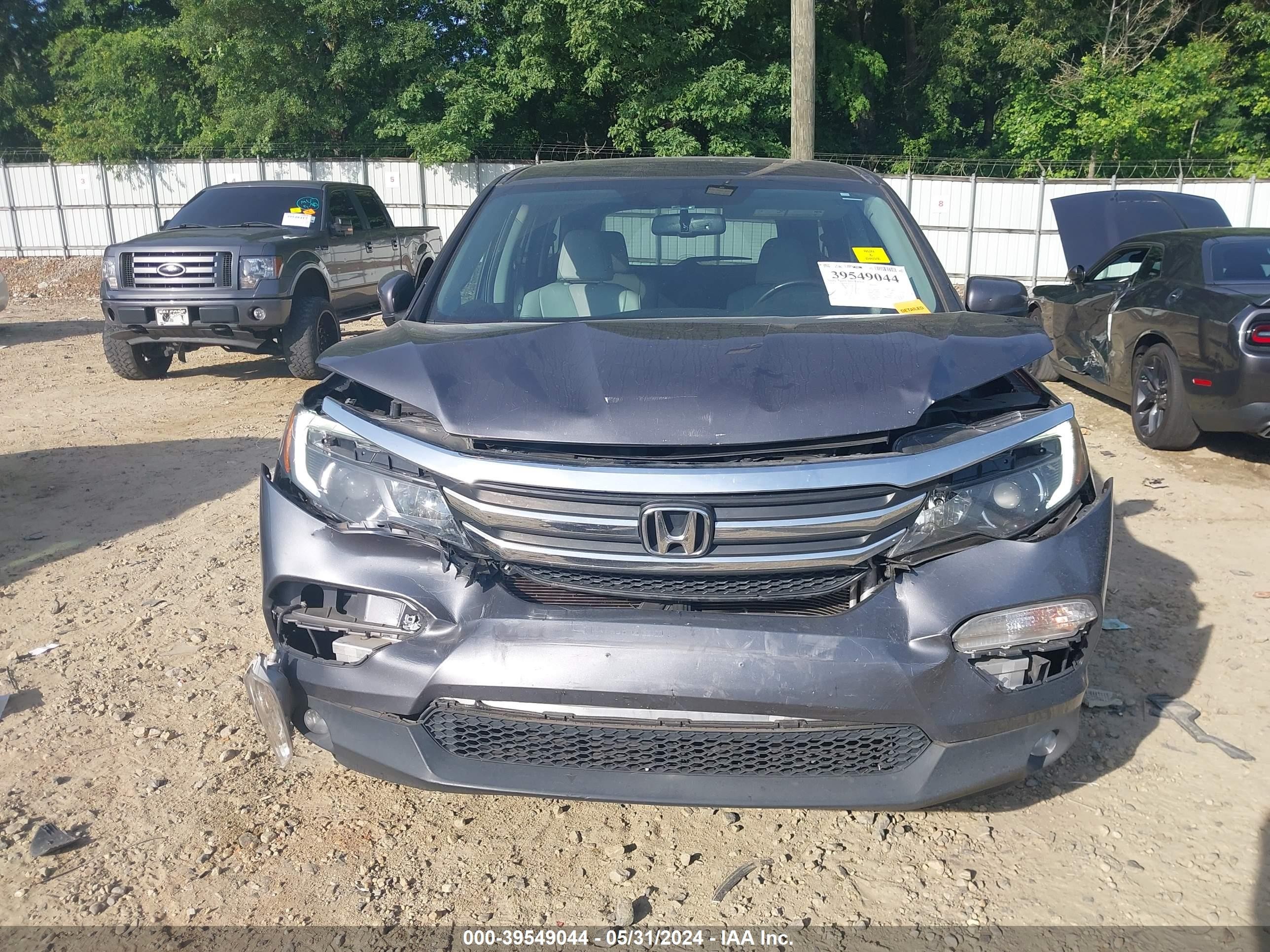 Photo 11 VIN: 5FNYF5H57JB025639 - HONDA PILOT 