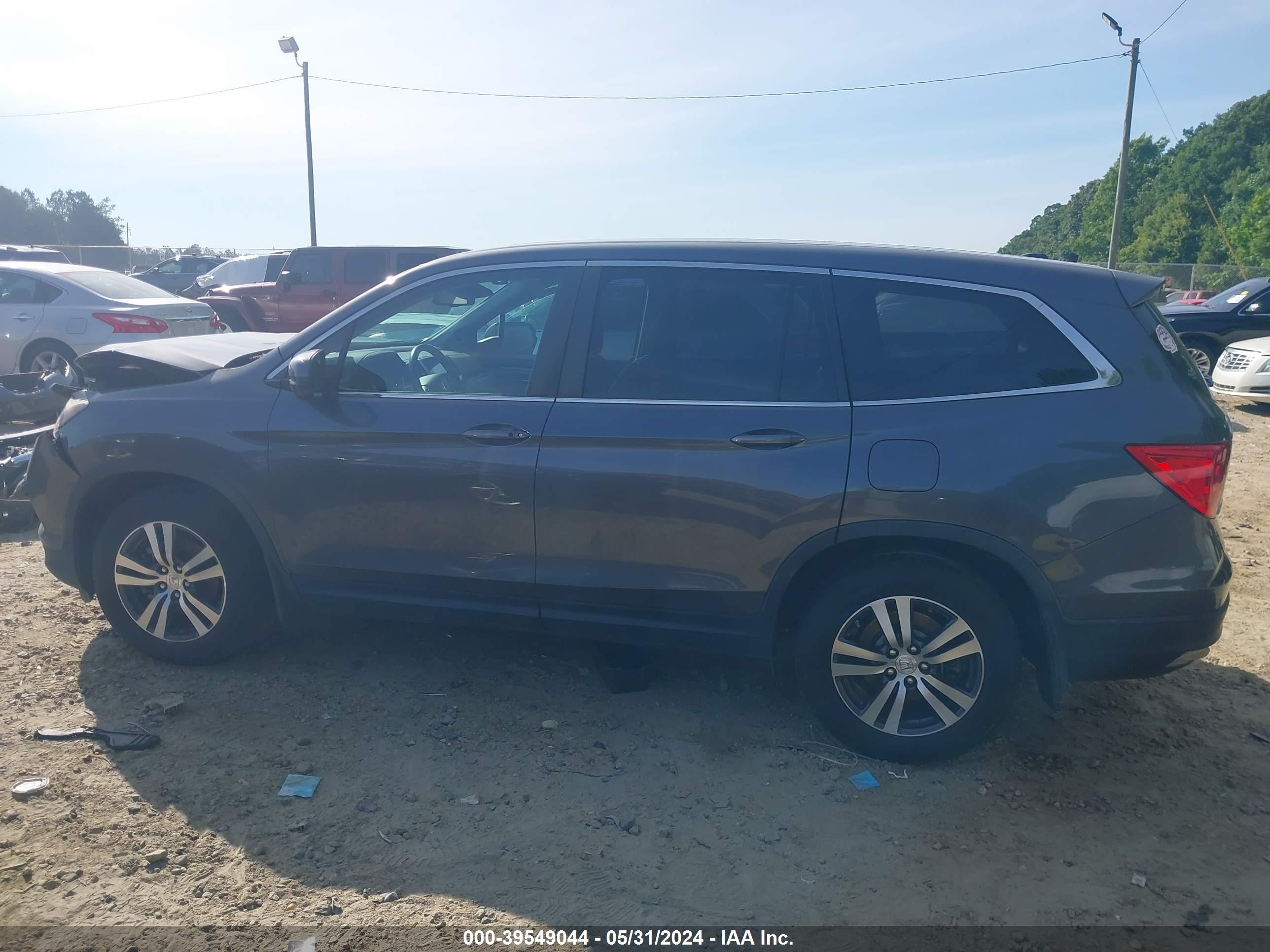 Photo 13 VIN: 5FNYF5H57JB025639 - HONDA PILOT 