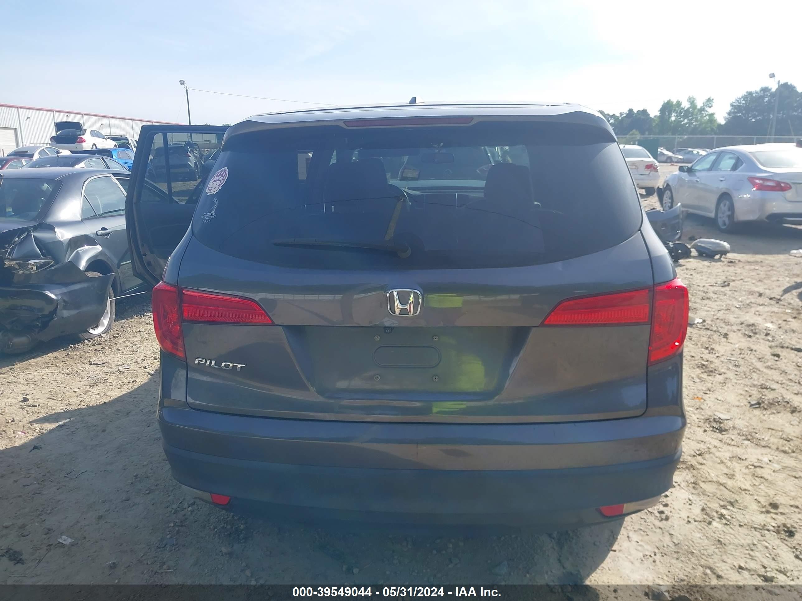 Photo 15 VIN: 5FNYF5H57JB025639 - HONDA PILOT 