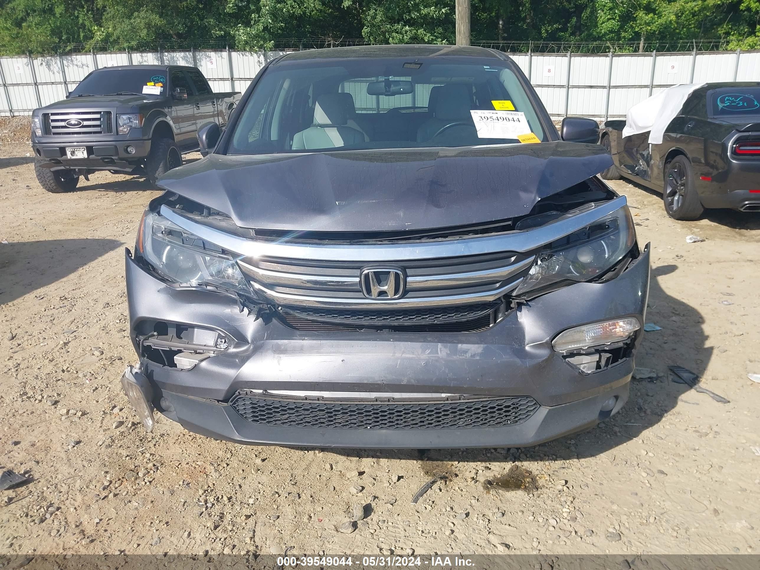 Photo 5 VIN: 5FNYF5H57JB025639 - HONDA PILOT 