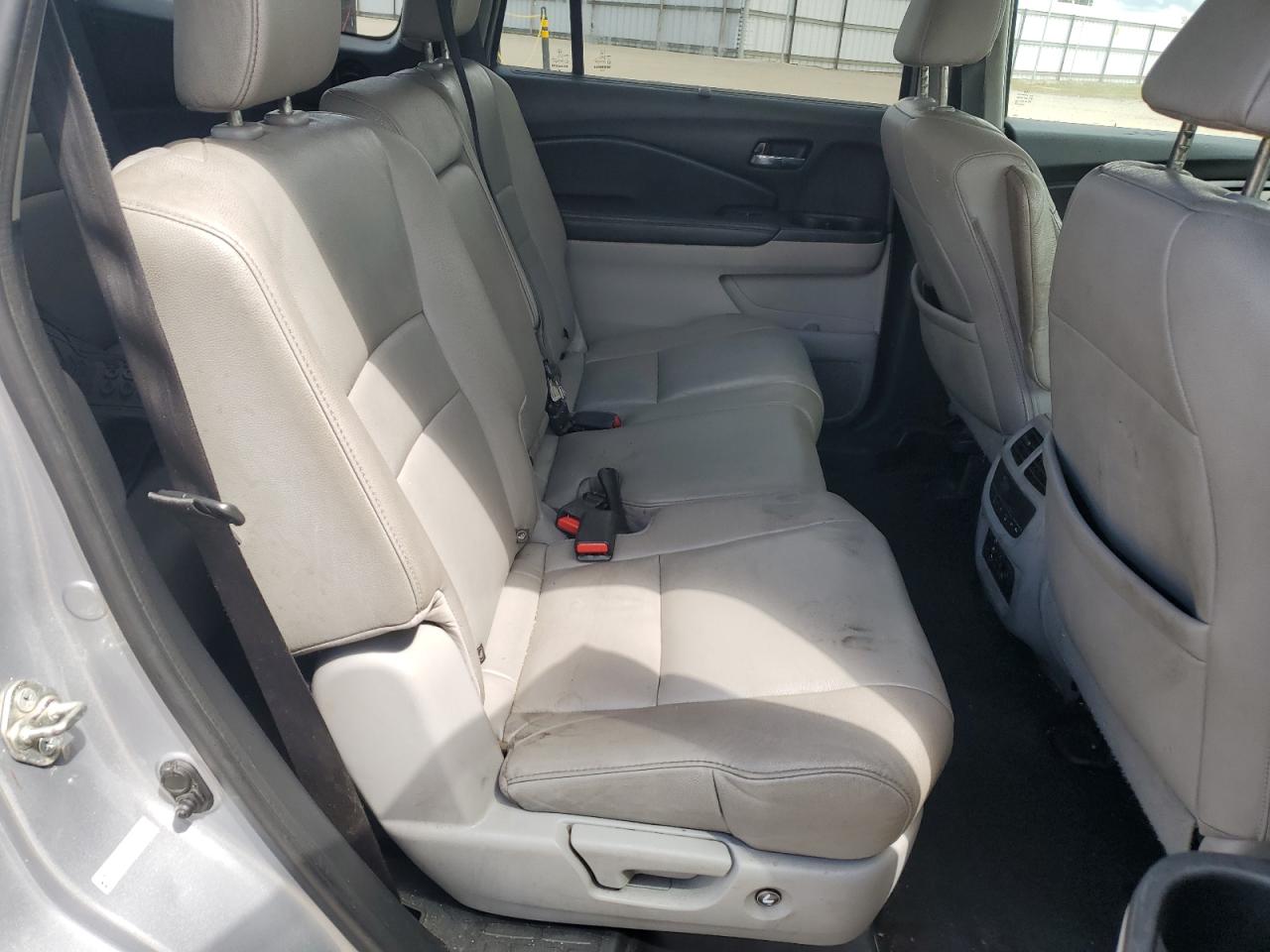 Photo 10 VIN: 5FNYF5H82GB052640 - HONDA PILOT 