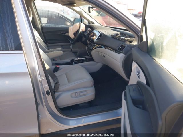 Photo 4 VIN: 5FNYF5H95JB018109 - HONDA PILOT 