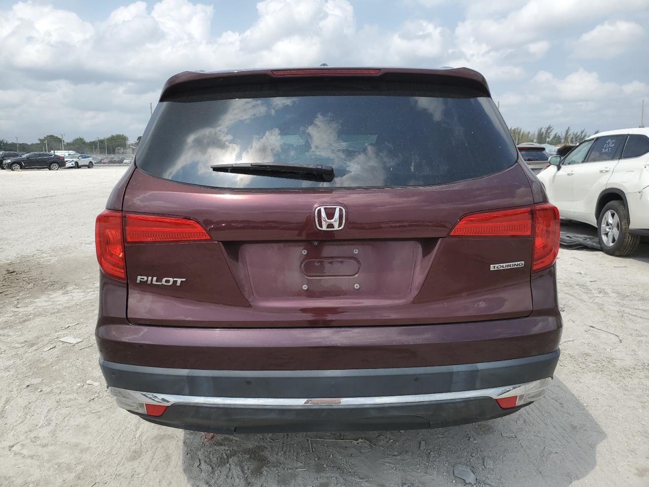 Photo 5 VIN: 5FNYF5H9XHB038415 - HONDA PILOT 