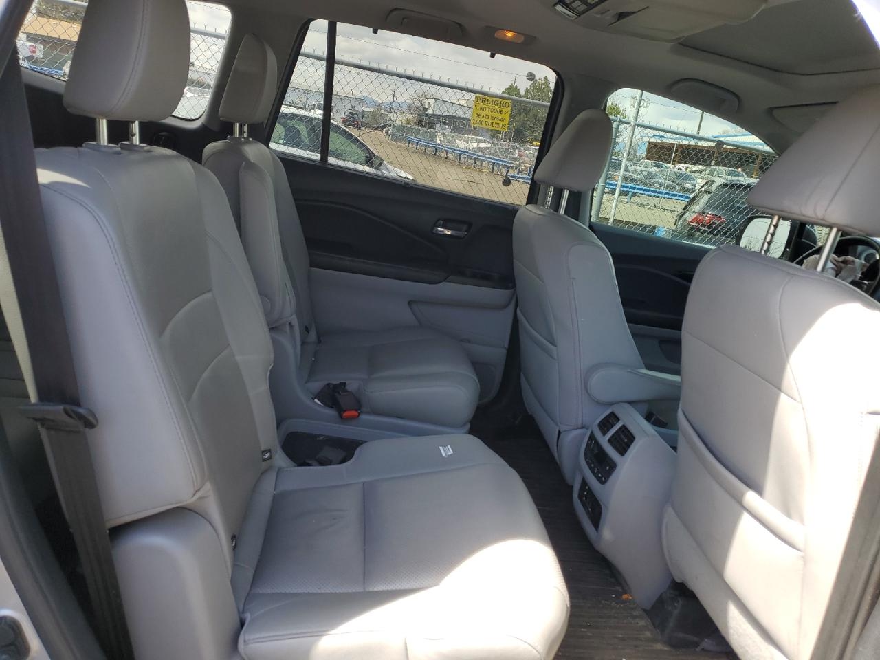 Photo 10 VIN: 5FNYF6H05GB120106 - HONDA PILOT 